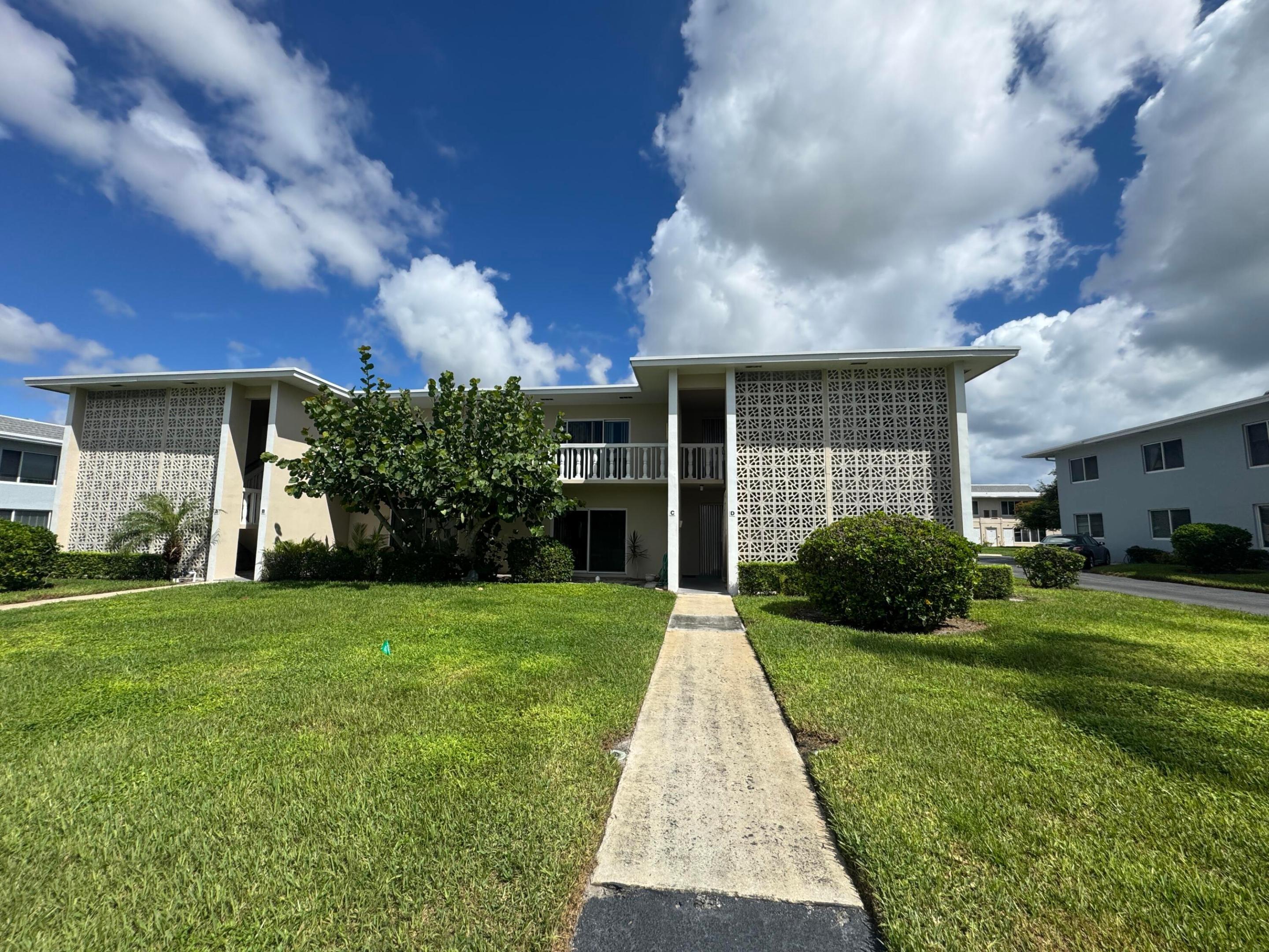 South Blvd, Boynton Beach, FL 33435