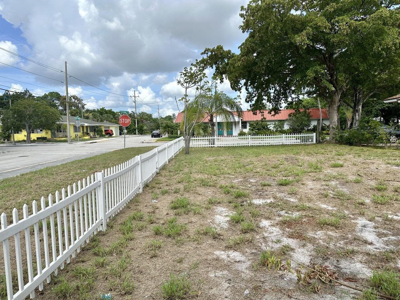 12th Ave N, Lake Worth Beach, FL 33460