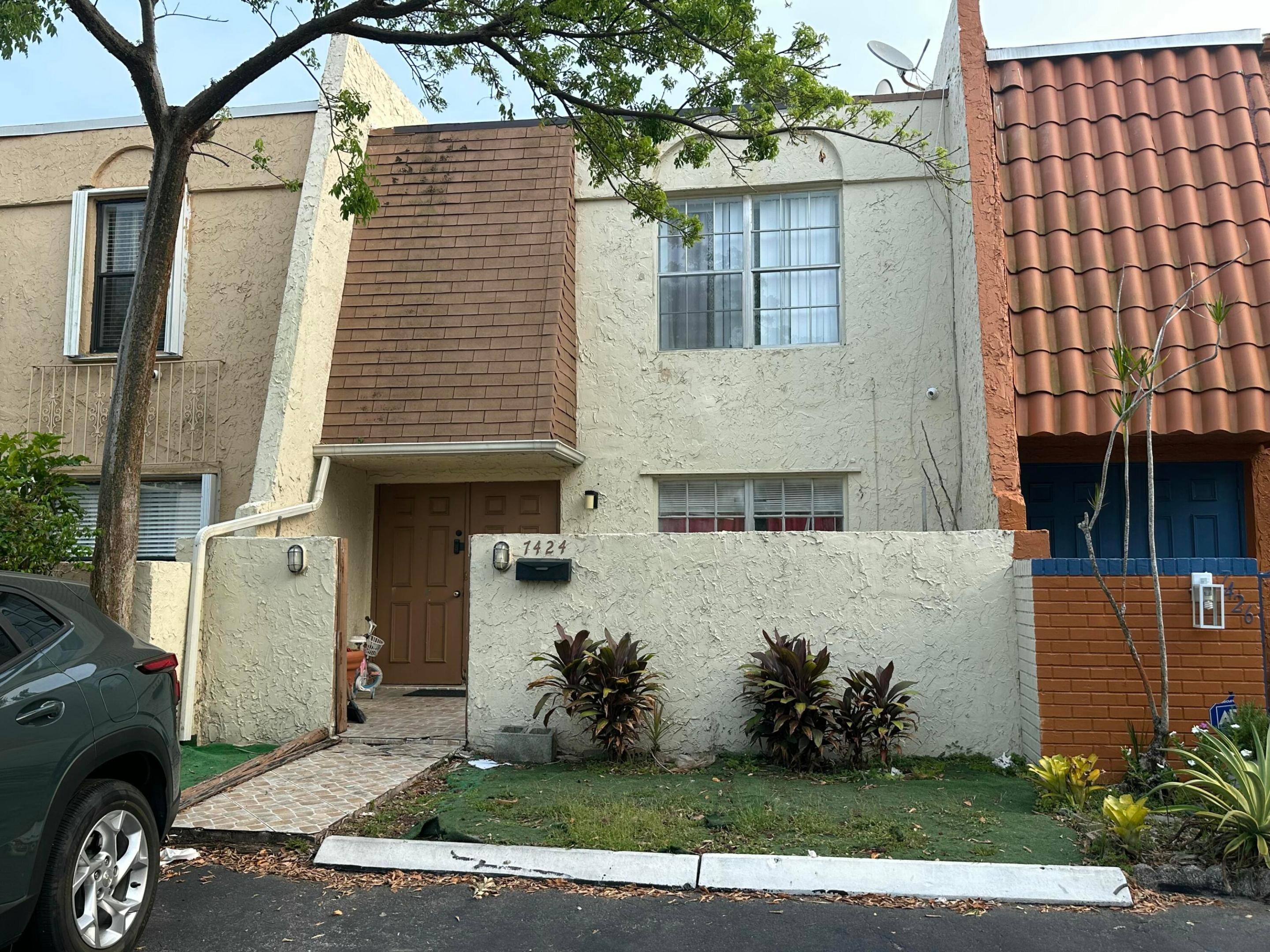 Nw 75th St, Tamarac, FL 33321