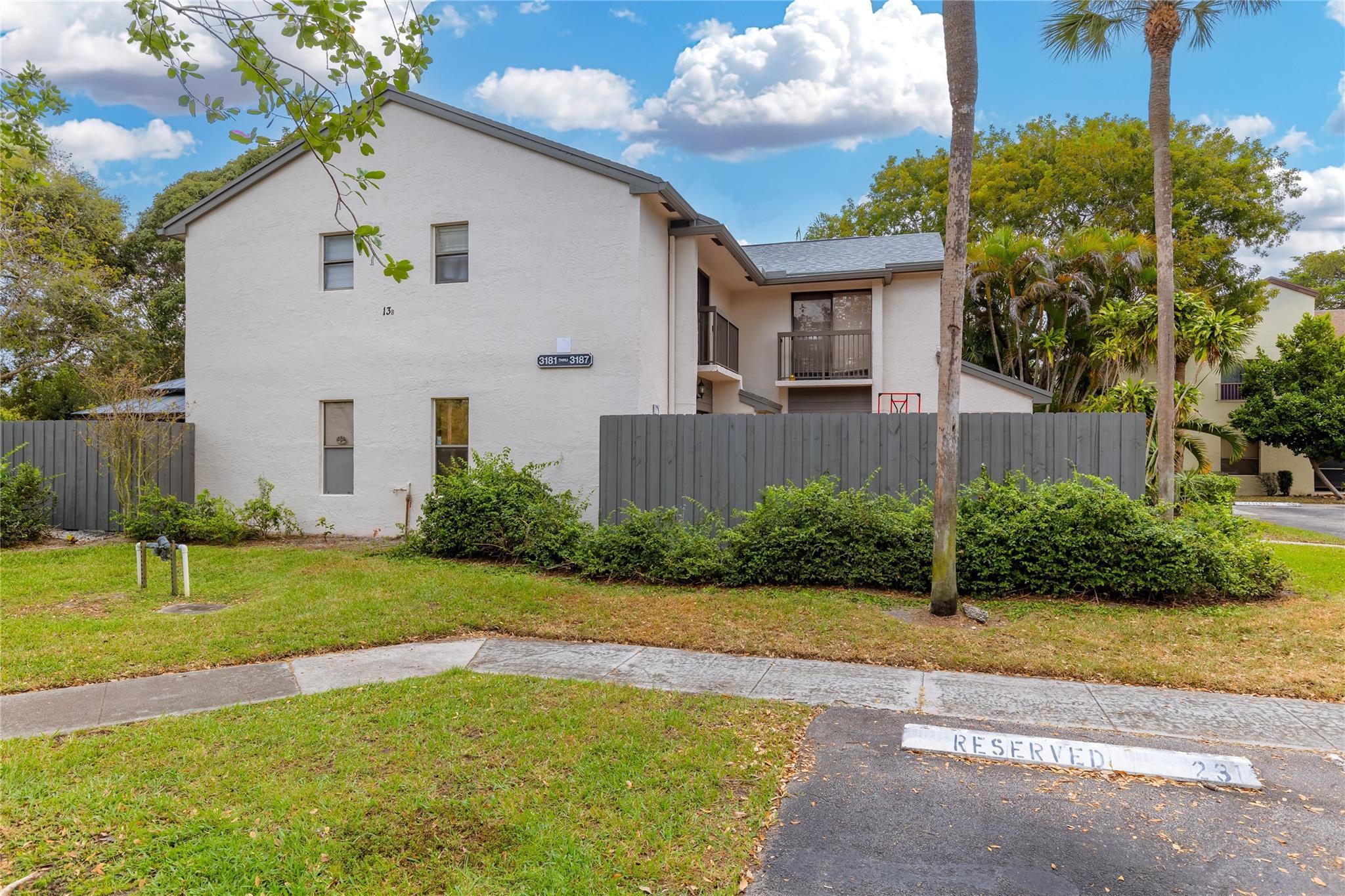 Cocoplum Cir, Coconut Creek, FL 33063