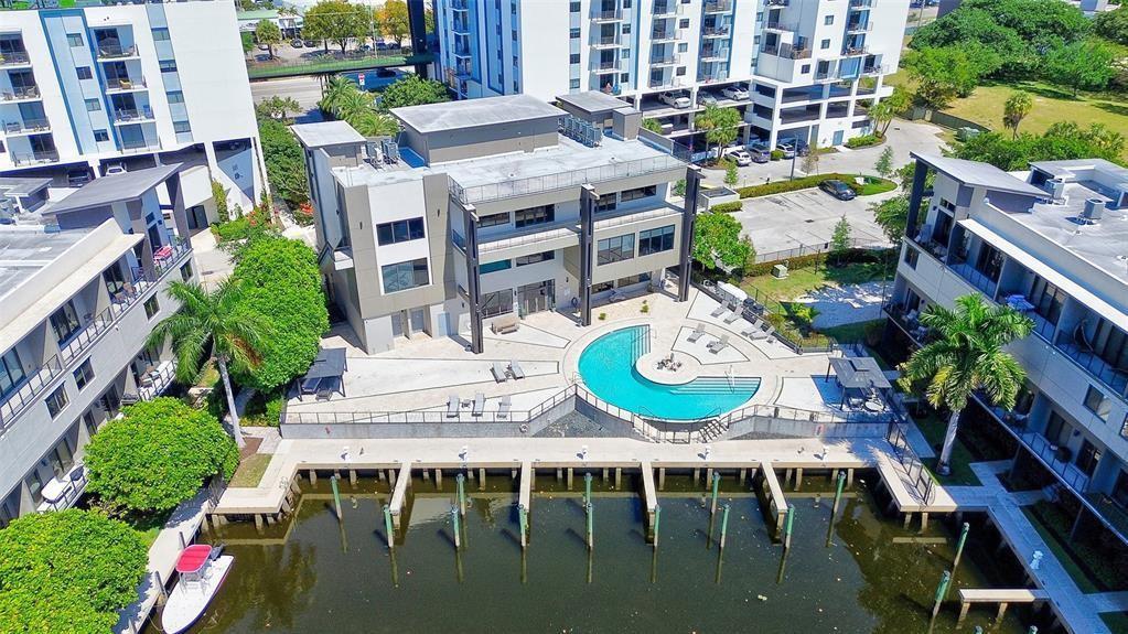 Se 1st Cir, Pompano Beach, FL 33060