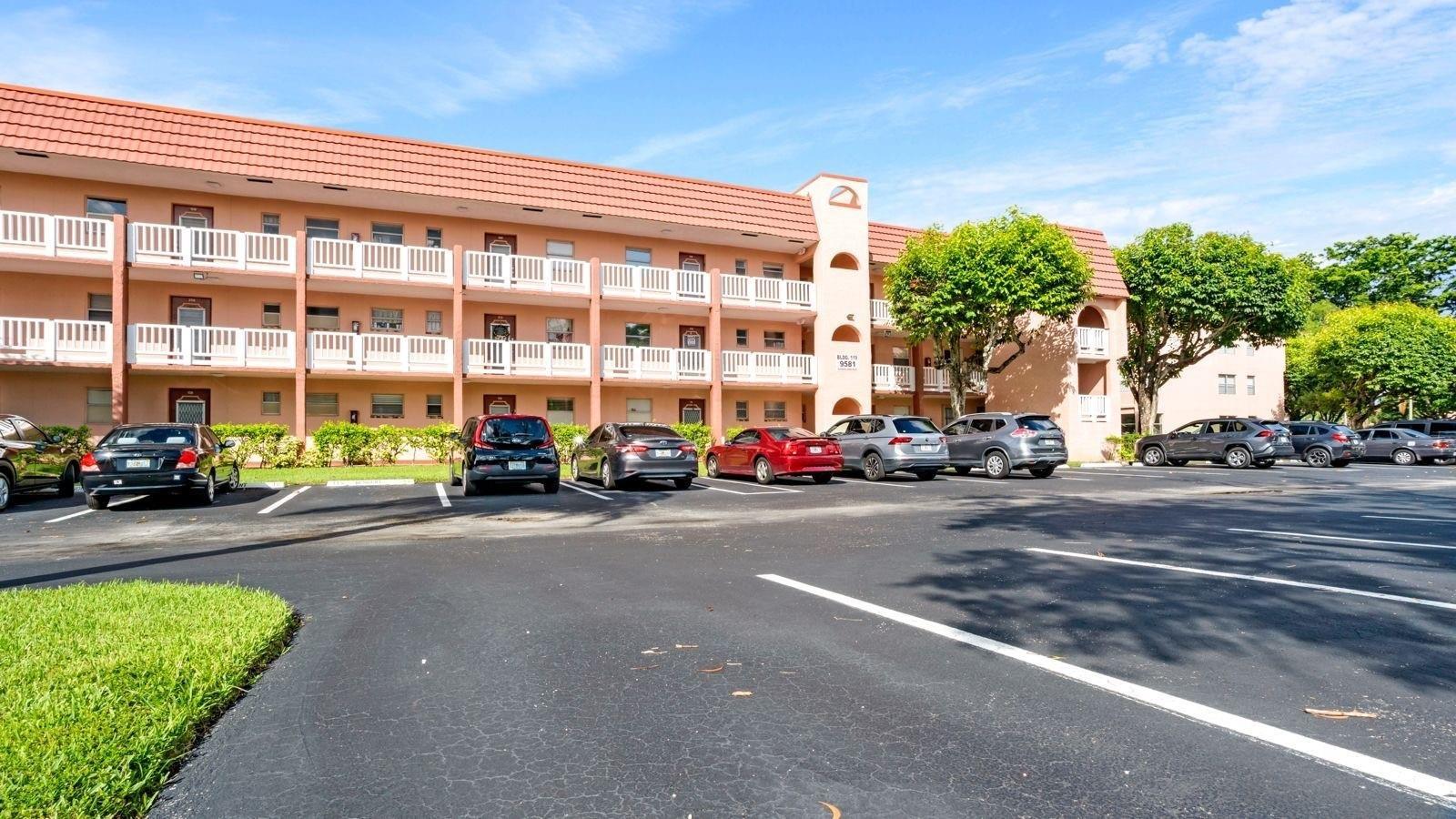 Sunrise Lakes Blvd, Sunrise, FL 33322