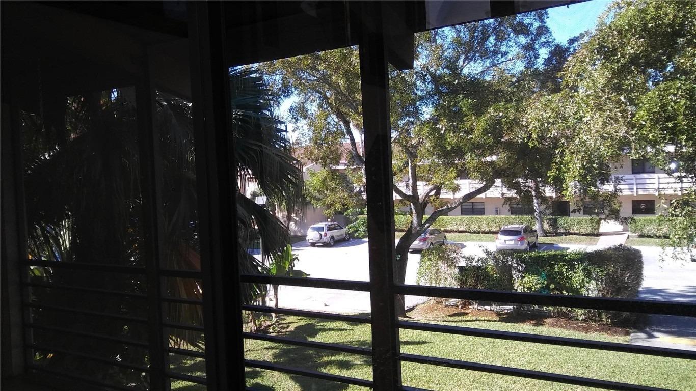 Crystal Lake Dr, Deerfield Beach, FL 33064