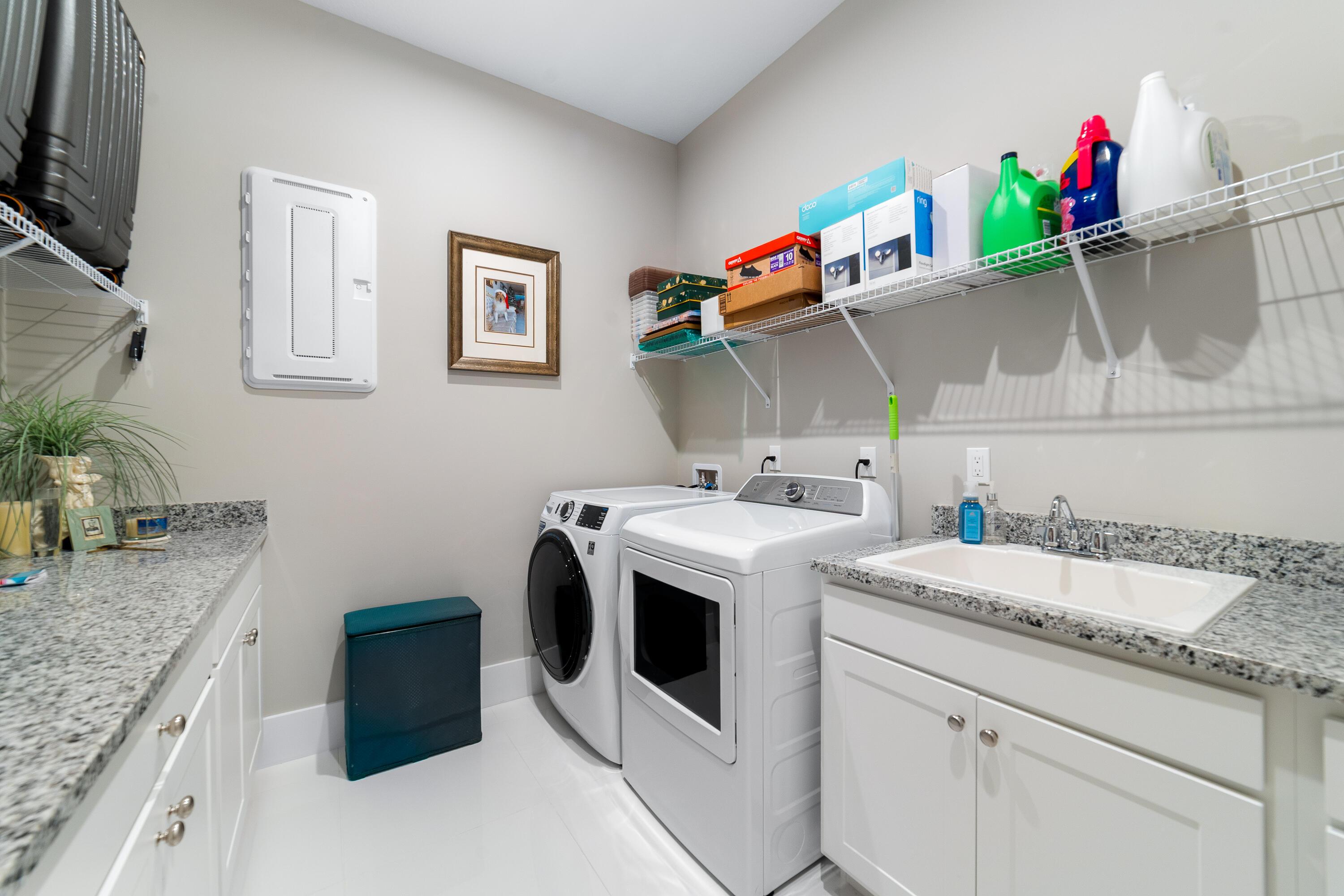 Se Ashfield Dr, Port Saint Lucie, FL 34984