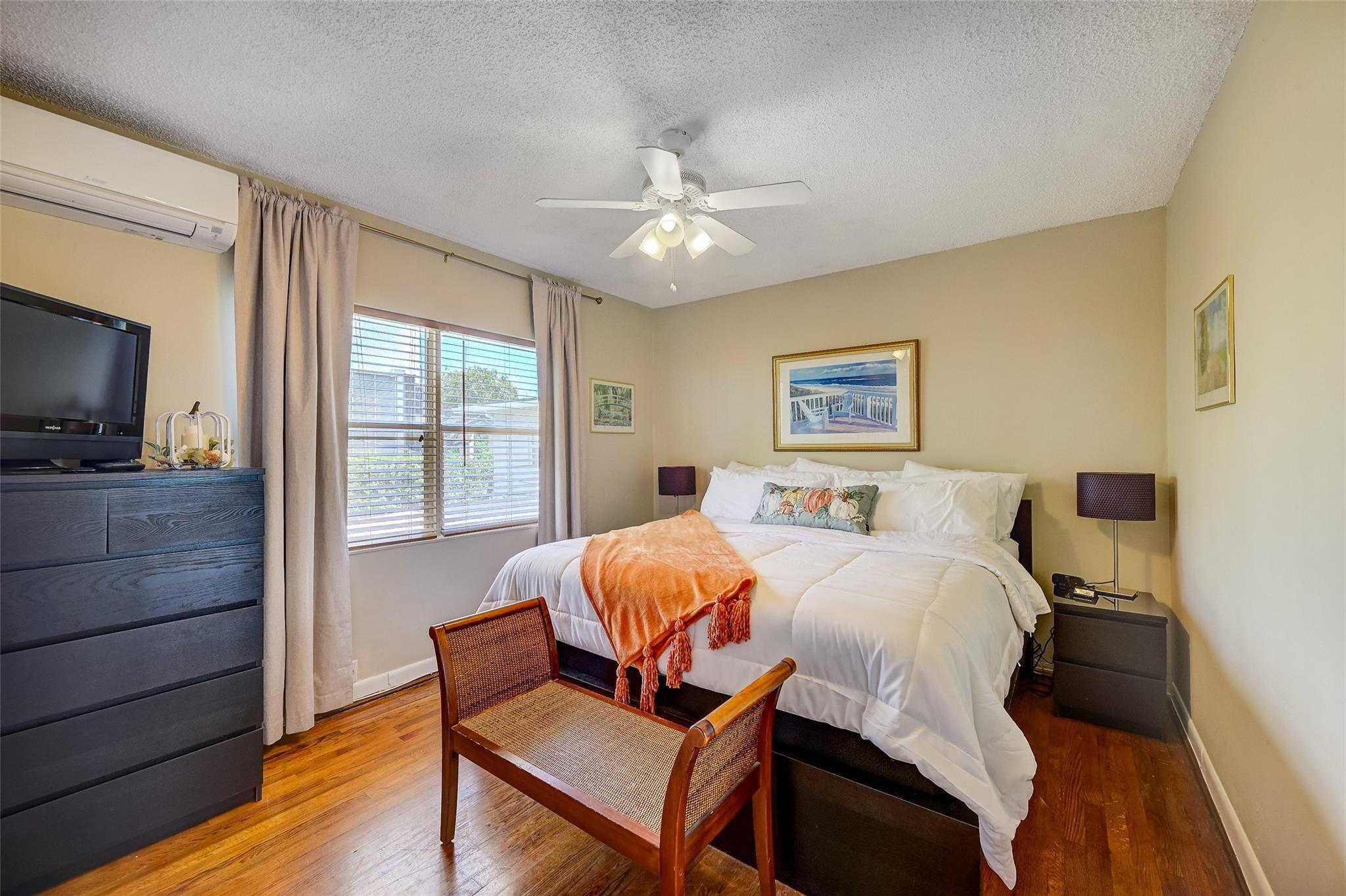 Bayshore Dr, Fort Lauderdale, FL 33304