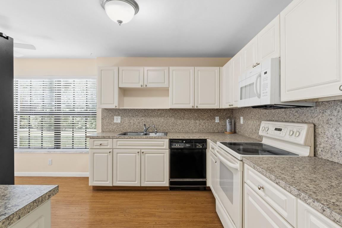 Perimeter Dr, Greenacres, FL 33467
