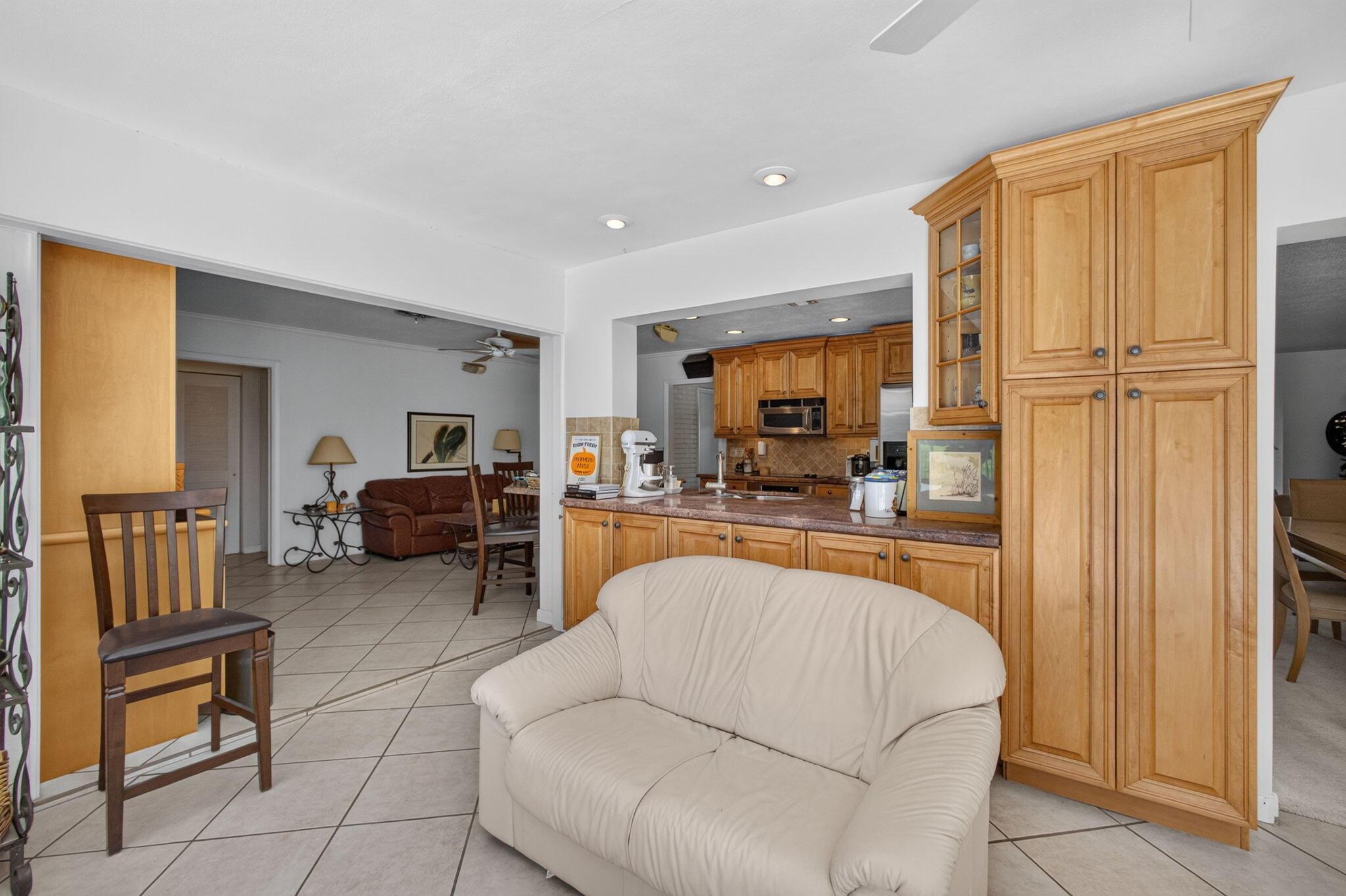 Hickory Dr, Palm Beach Gardens, FL 33418