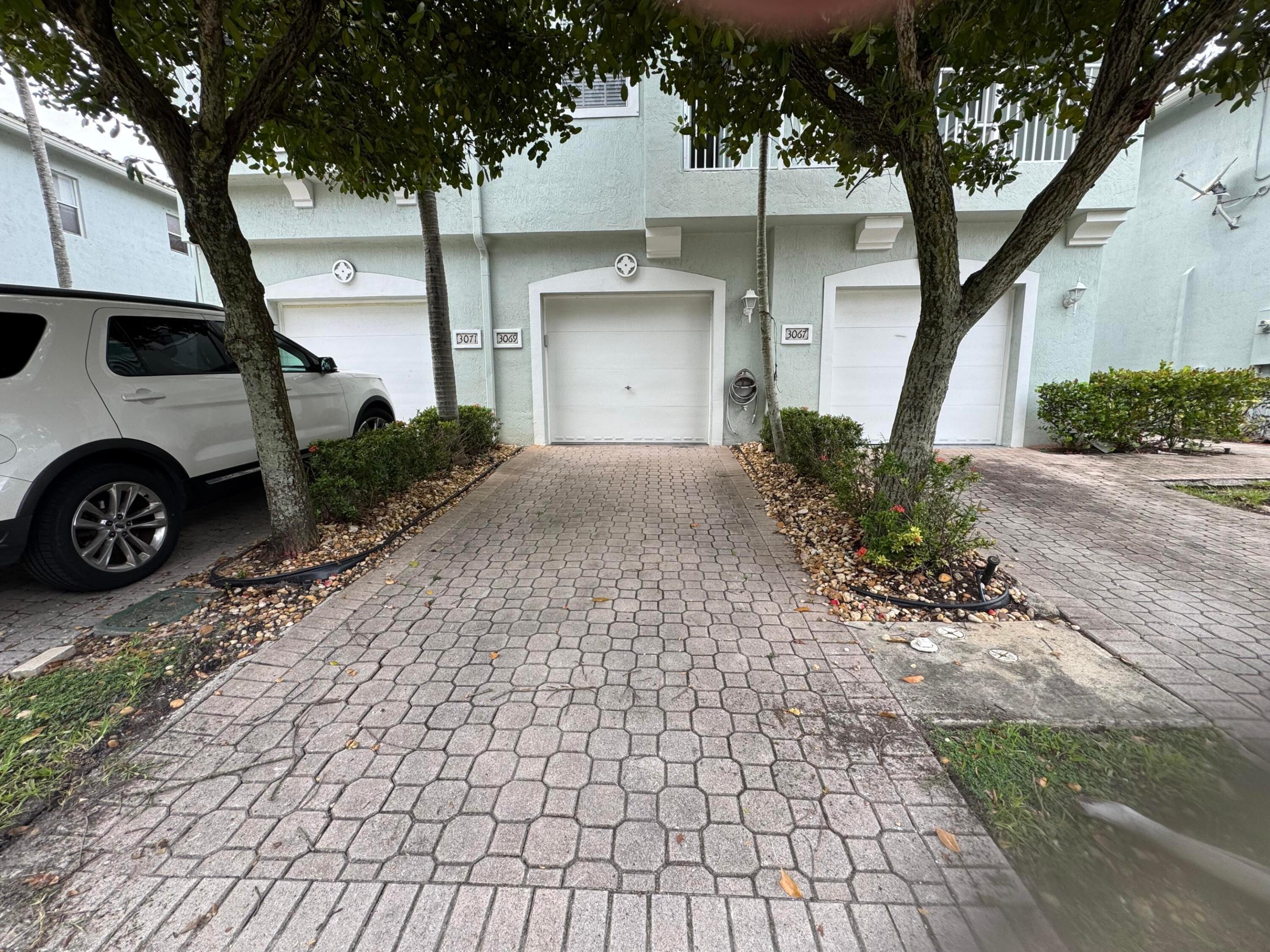 Laurel Ridge Cir, Riviera Beach, FL 33404