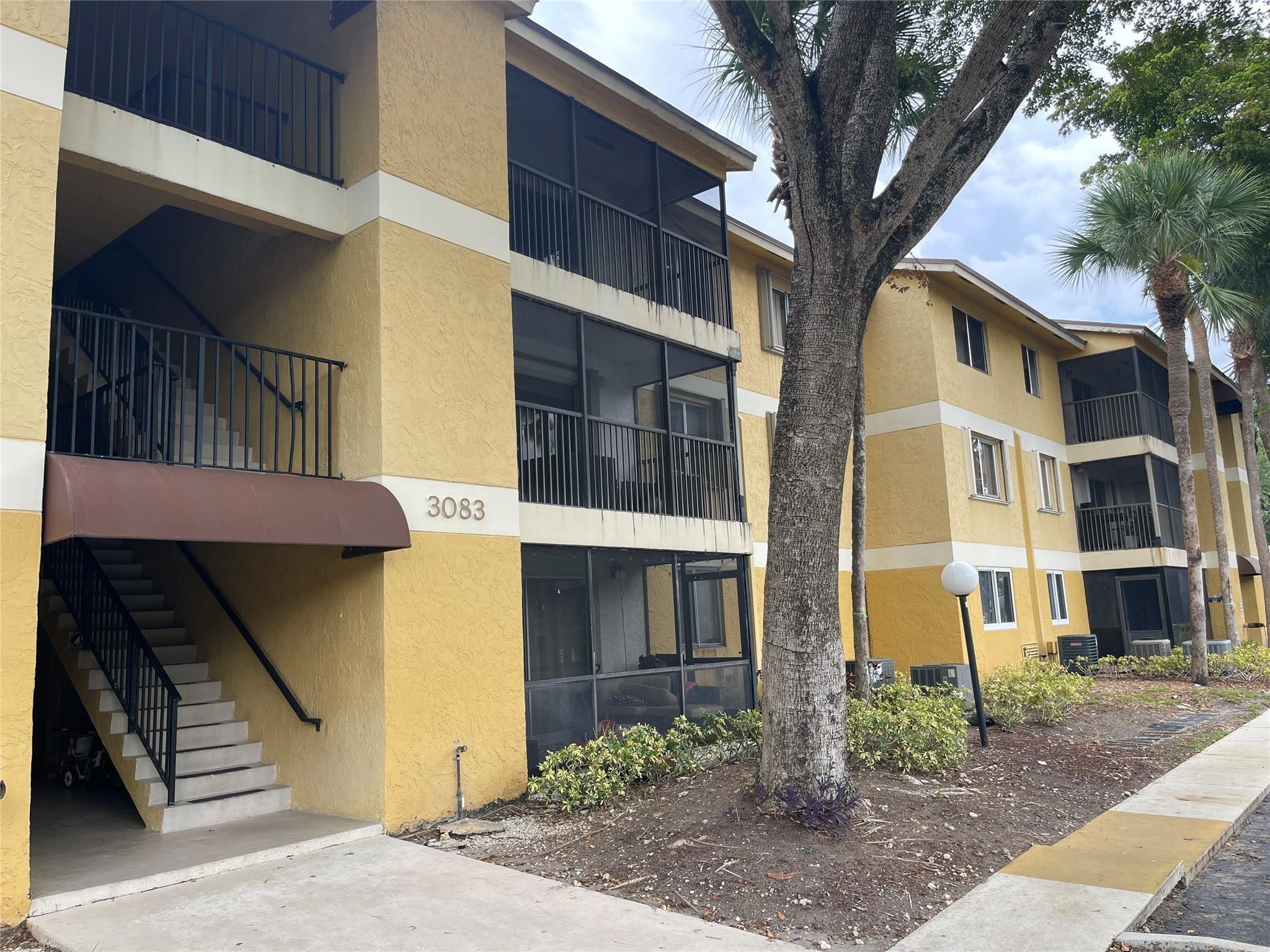 N Oakland Forest Dr, Oakland Park, FL 33309