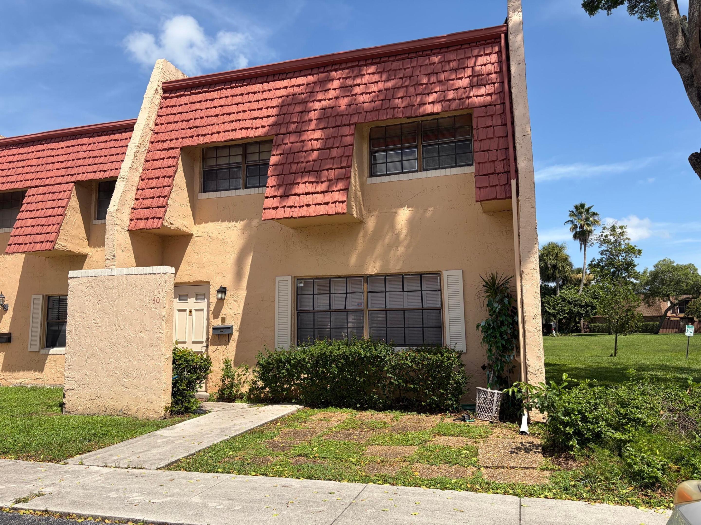 Spinning Wheel Ln, Tamarac, FL 33319