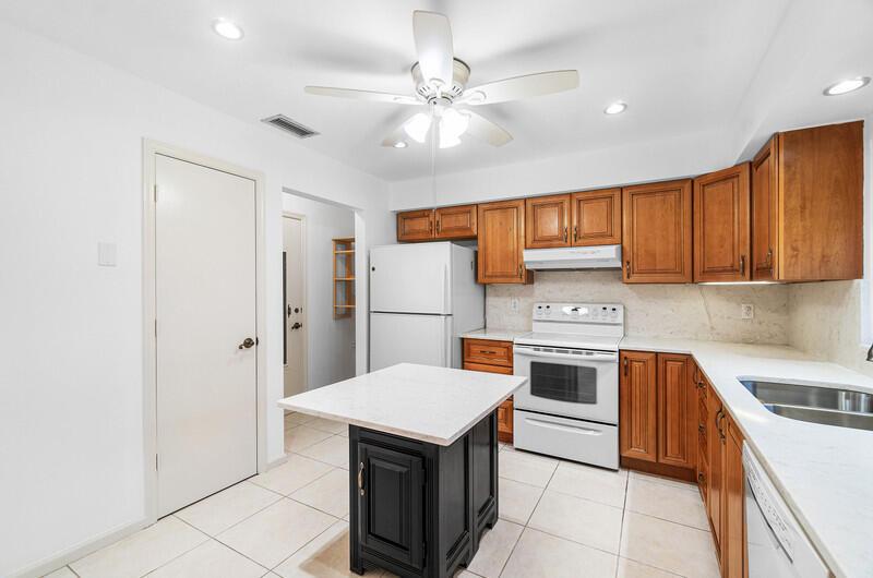 Eaglewood Ter, Boynton Beach, FL 33436