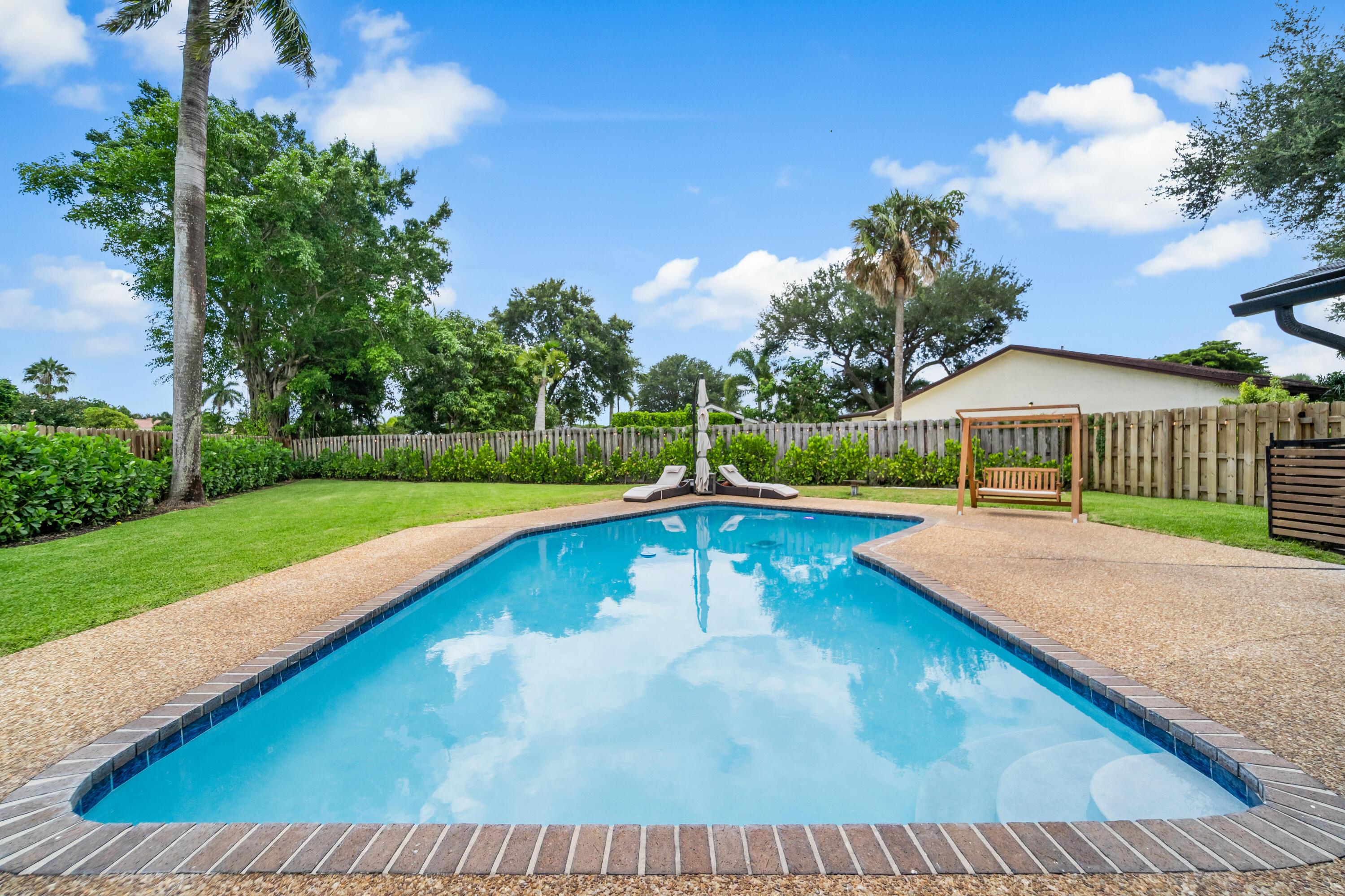 Hollandaire Dr E, Boca Raton, FL 33433