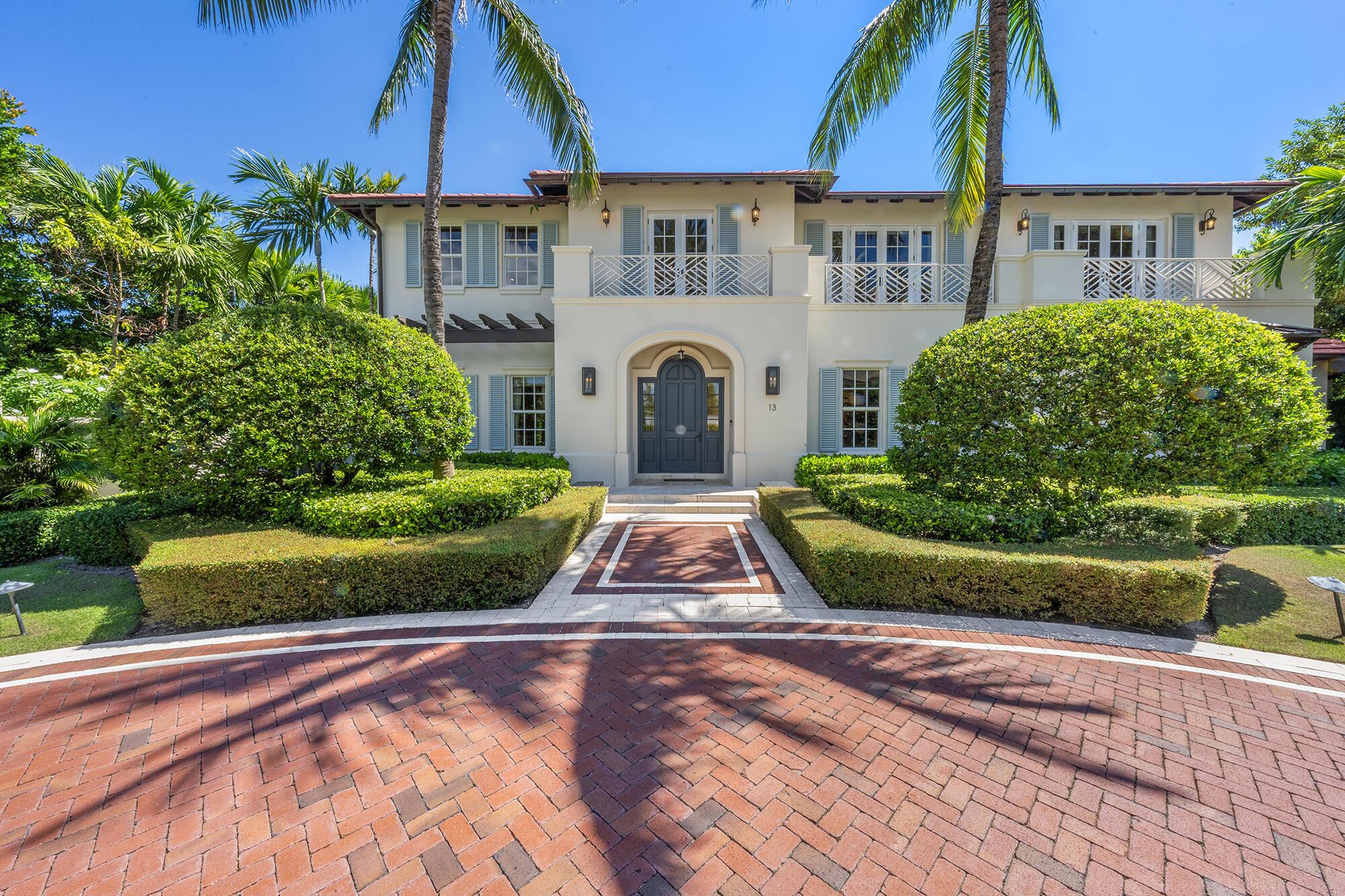 Via Vizcaya, Palm Beach, FL 33480