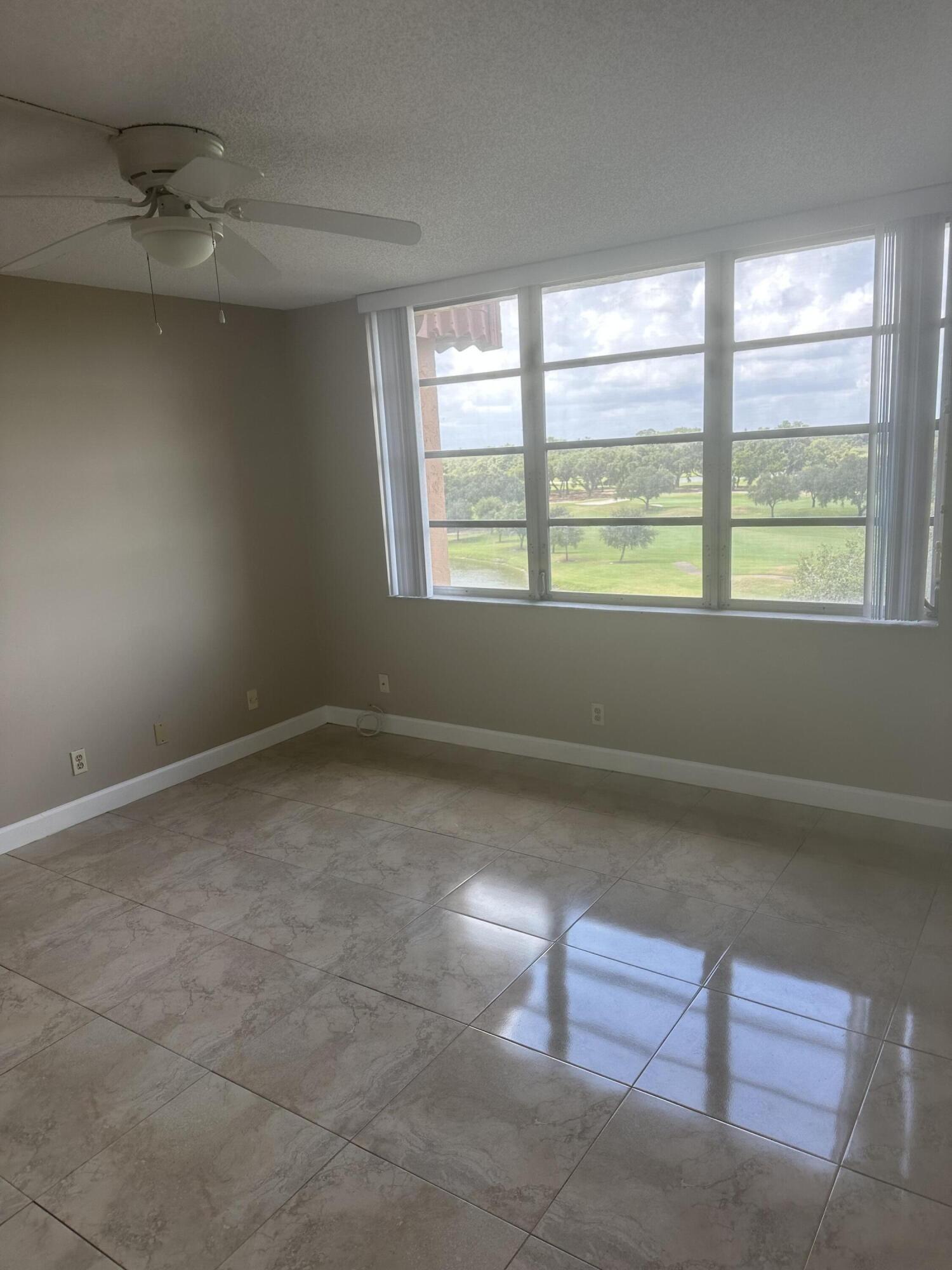 W Rolling Hills Cir, Davie, FL 33328