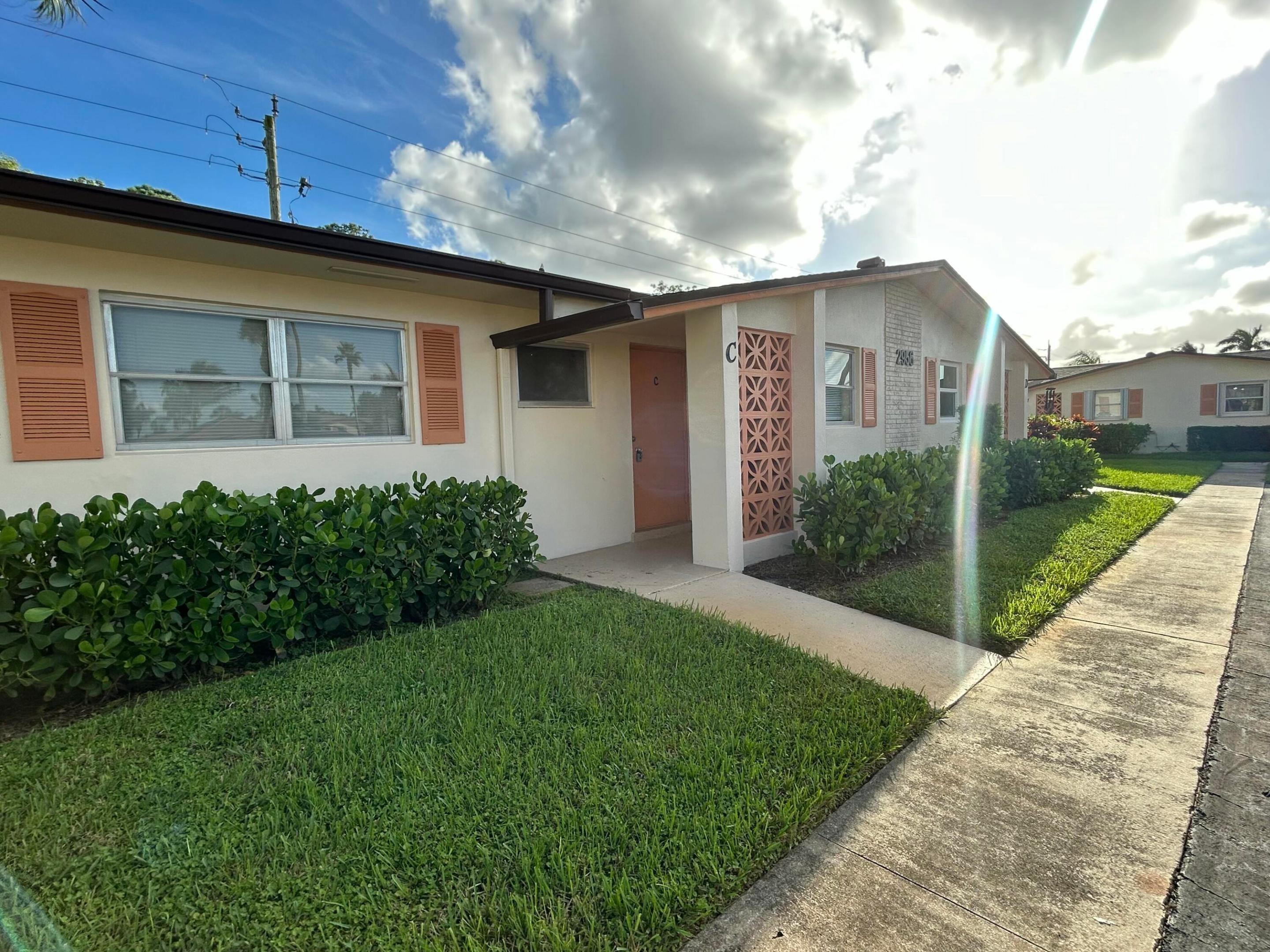 Crosley Dr E, West Palm Beach, FL 33415