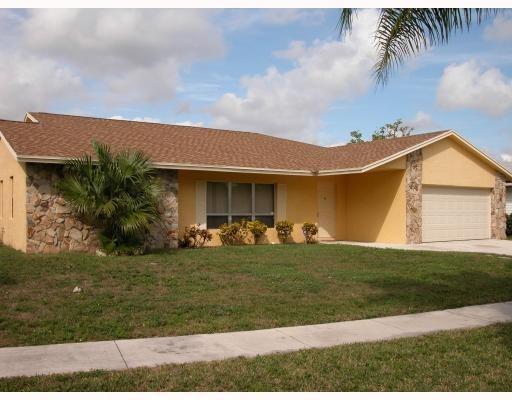 Galina Cir, Lake Worth, FL 33463
