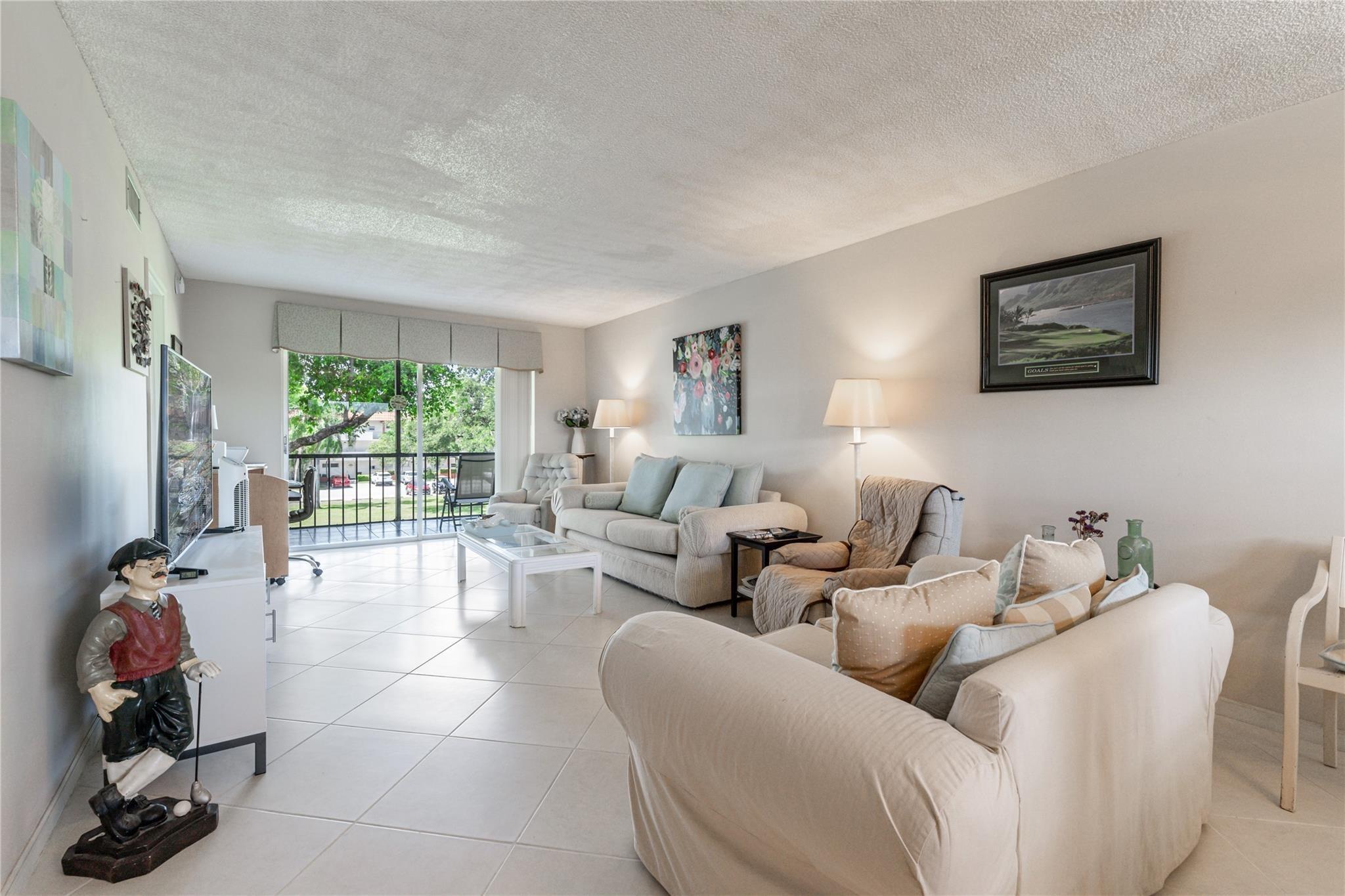 S Hollybrook Dr, Pembroke Pines, FL 33025