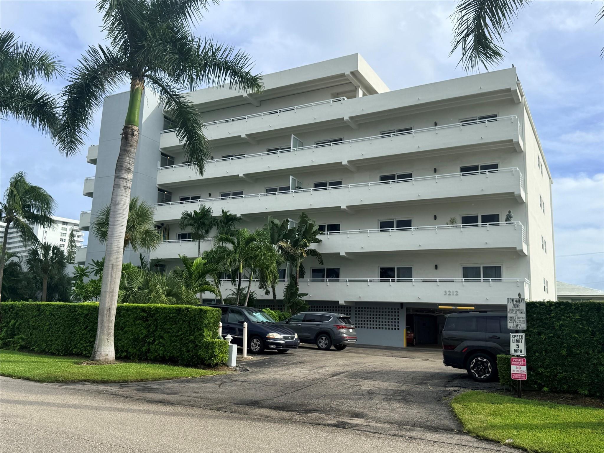 Ne 12th St, Pompano Beach, FL 33062