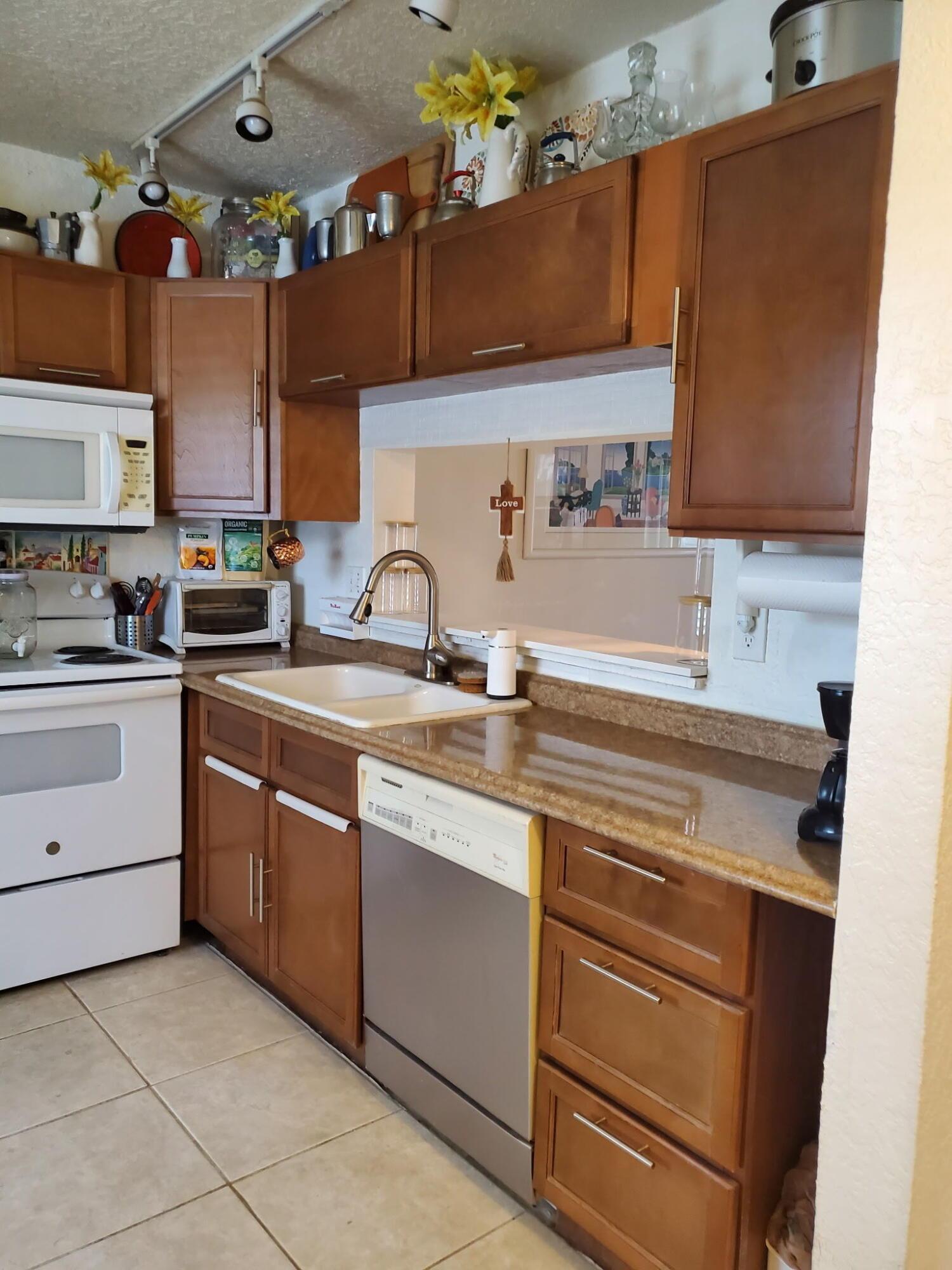 Nw 89th Dr, Coral Springs, FL 33065