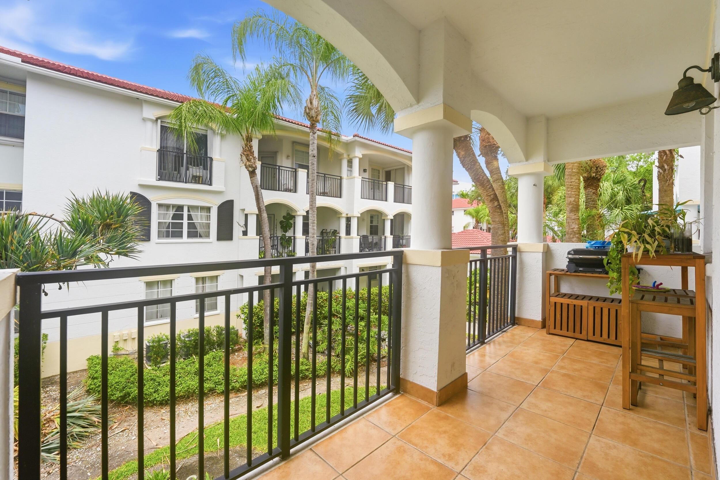 Ne 184th St, North Miami Beach, FL 33160