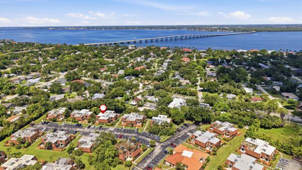 Park Shore Cir, Fort Myers, FL 33901