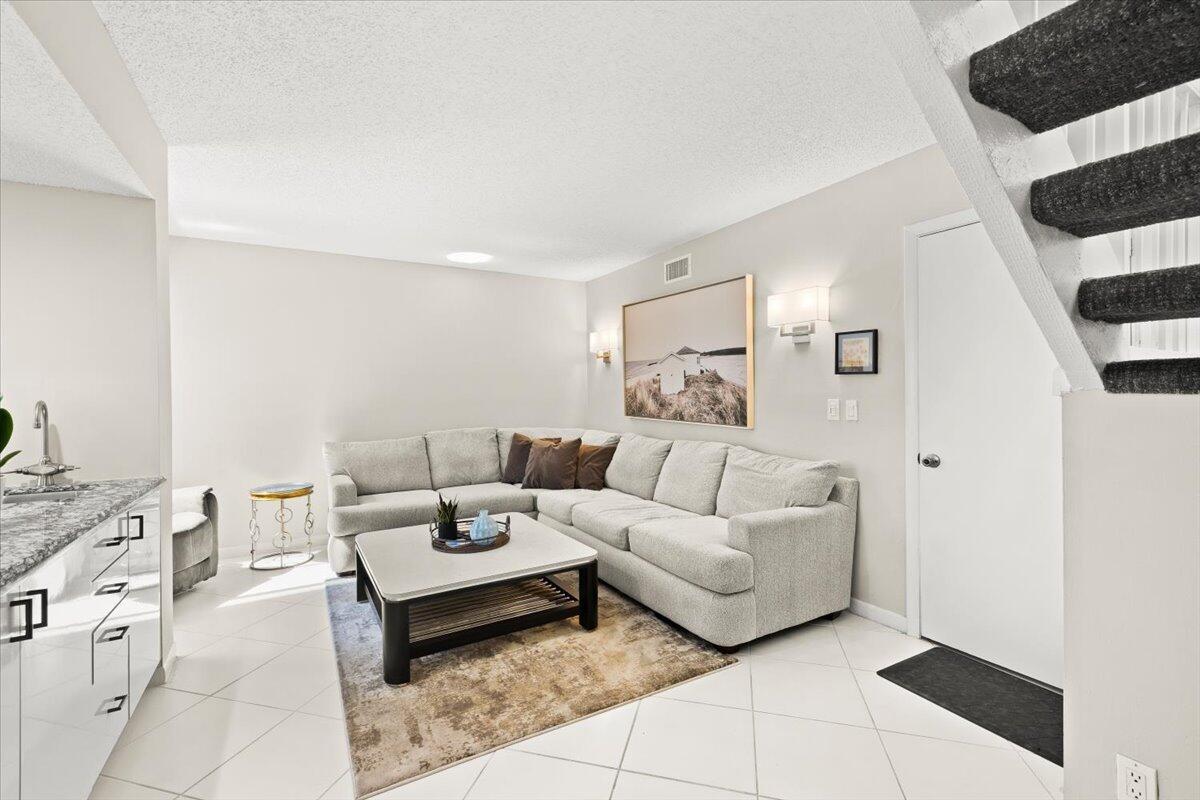 Woodmont Ct, Boca Raton, FL 33434