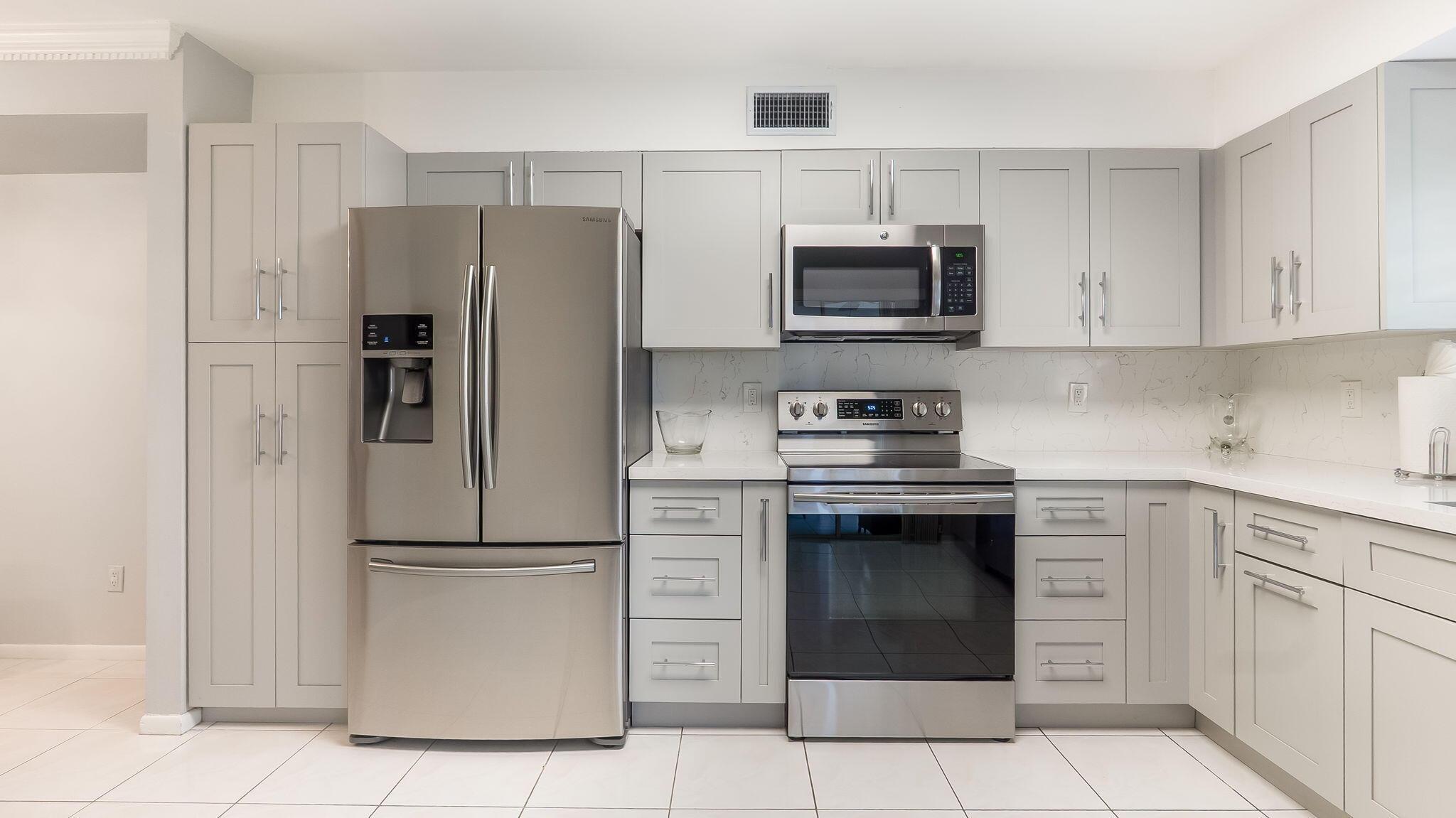 Nw 9th Ct, Plantation, FL 33324