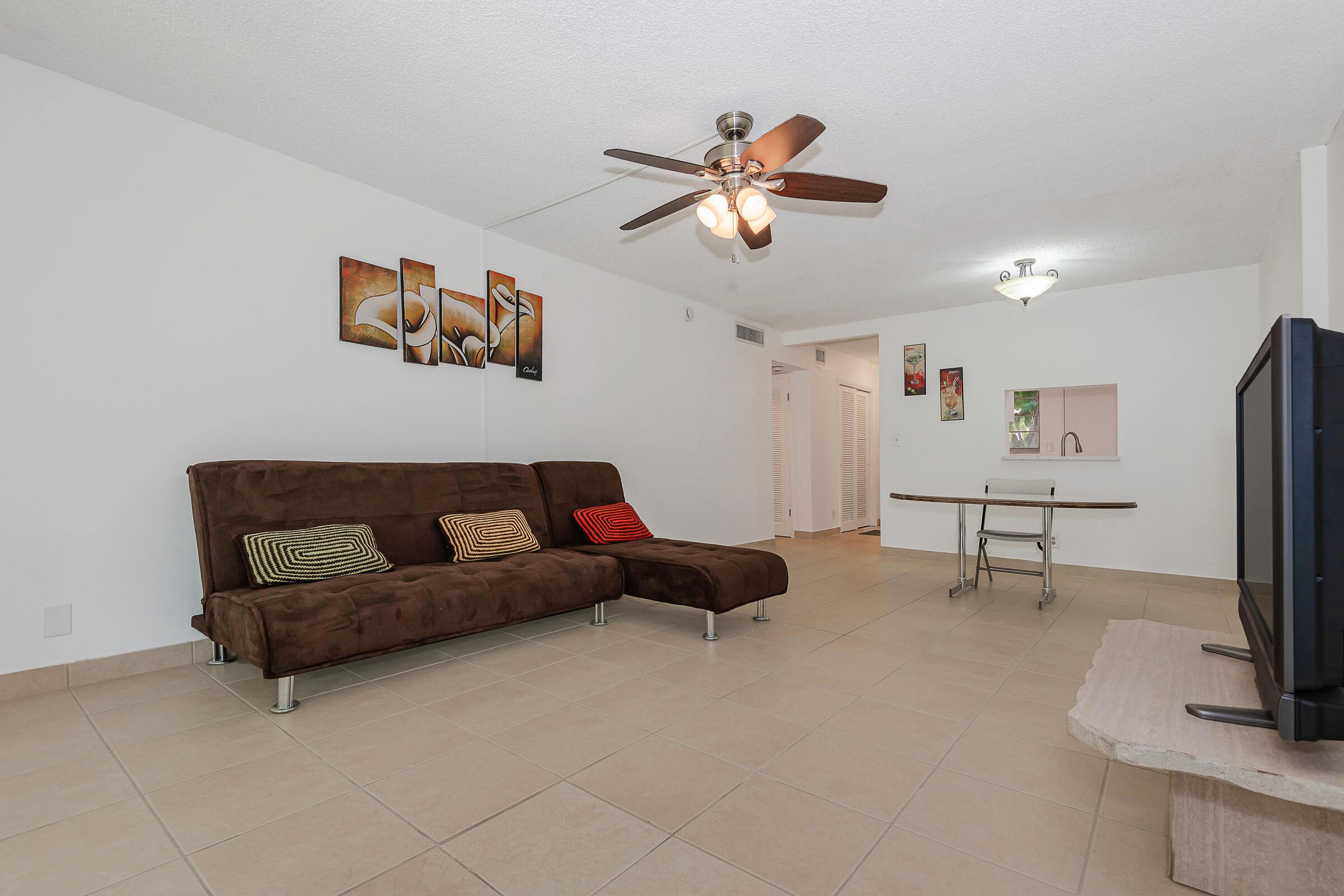 Ne 12th Ave, Hallandale Beach, FL 33009