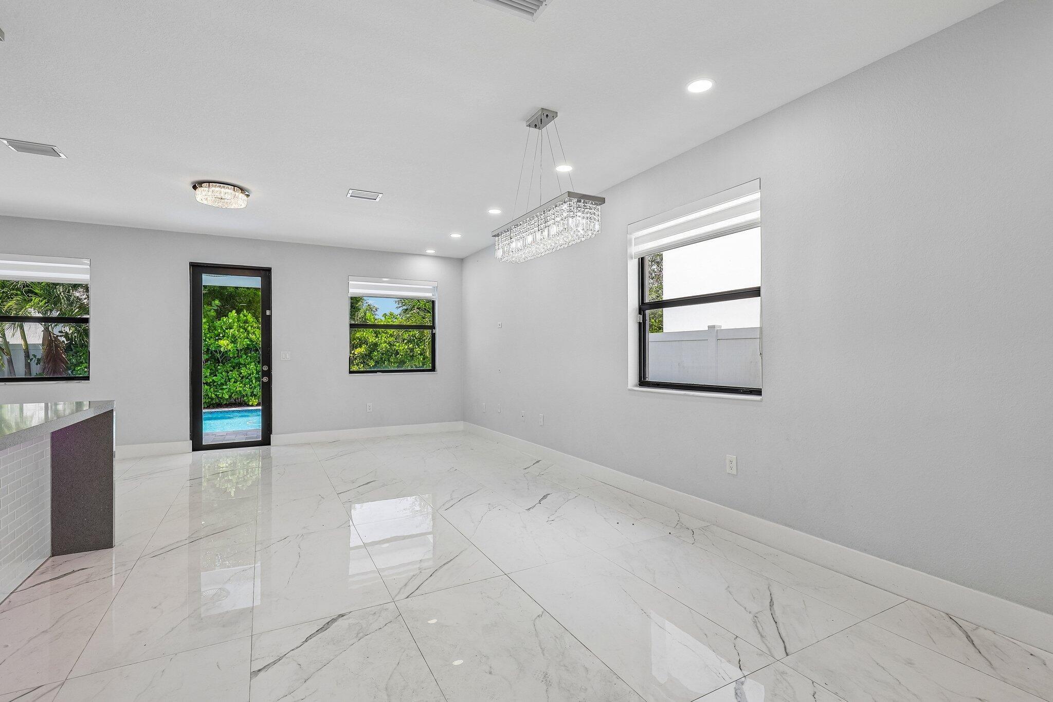 W 110th Ter, Hialeah, FL 33018