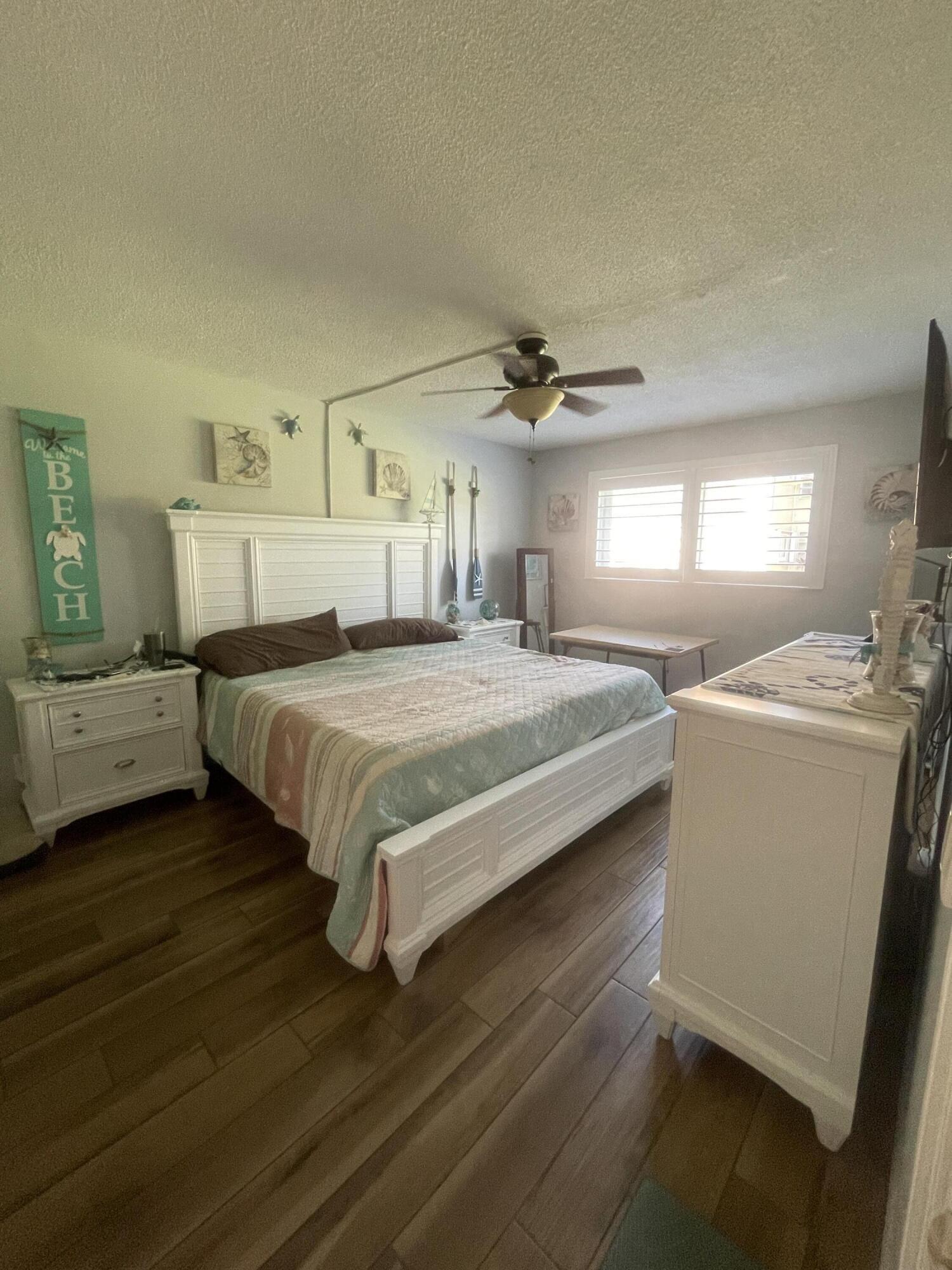 Lori Dr, Palm Springs, FL 33461