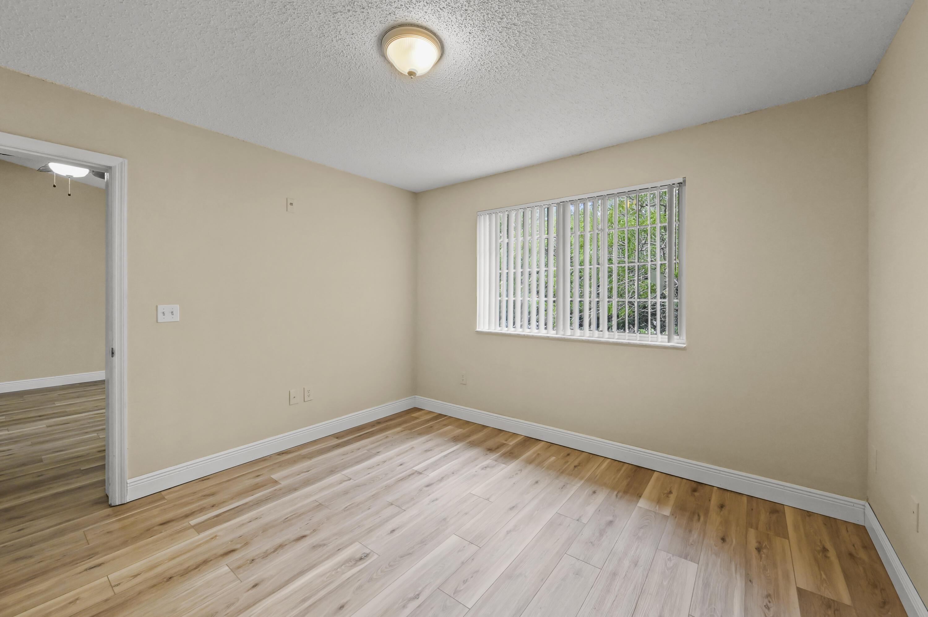 Crestwood Ct S, Royal Palm Beach, FL 33411