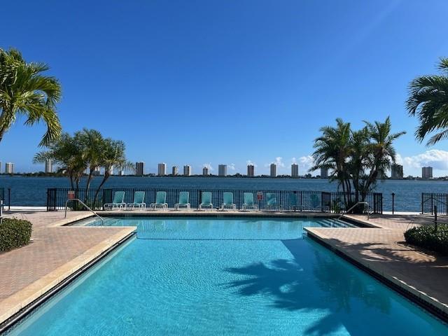 Lake Shore Dr, West Palm Beach, FL 33403