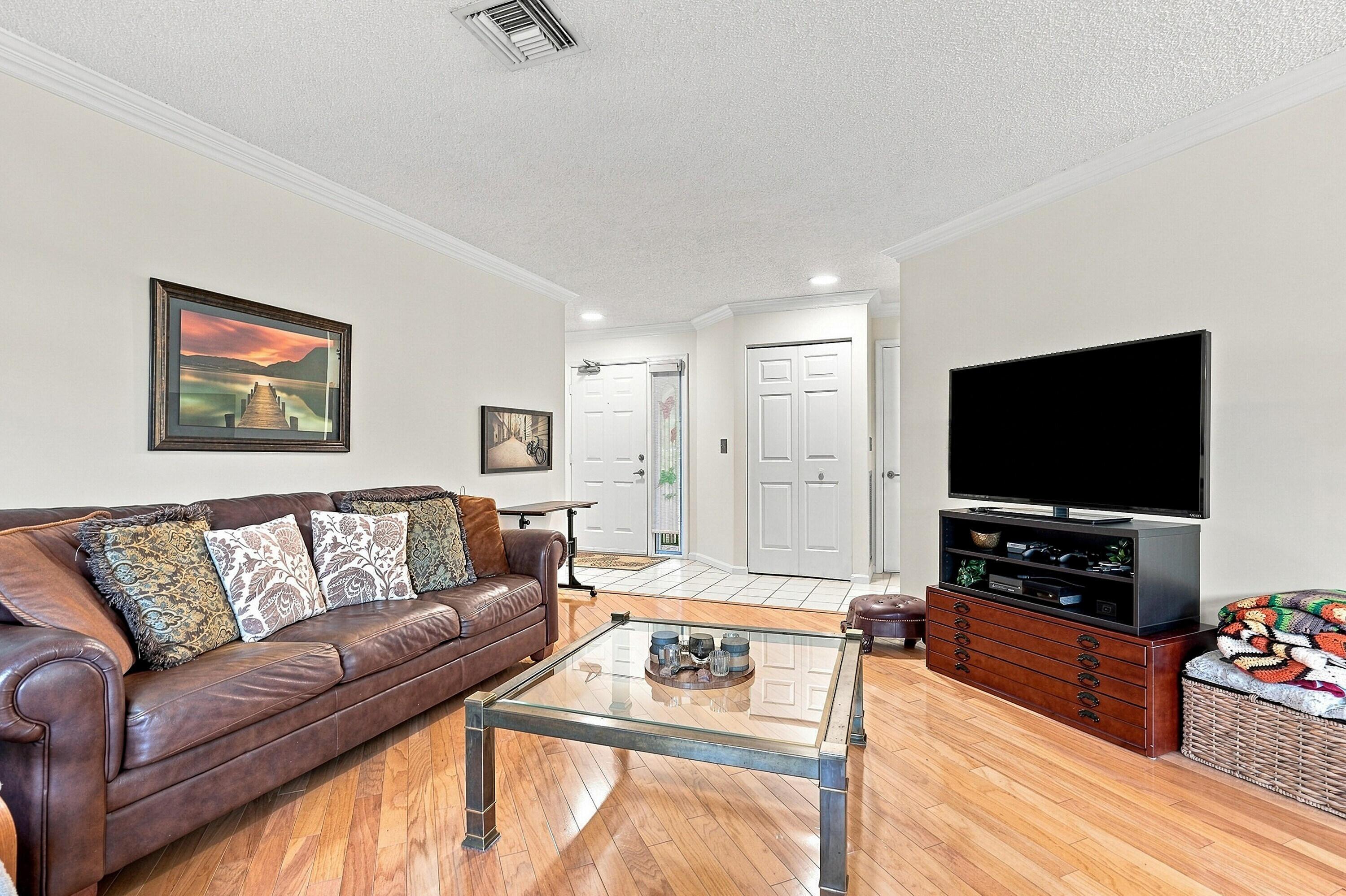 Lexington Ln E, Palm Beach Gardens, FL 33418