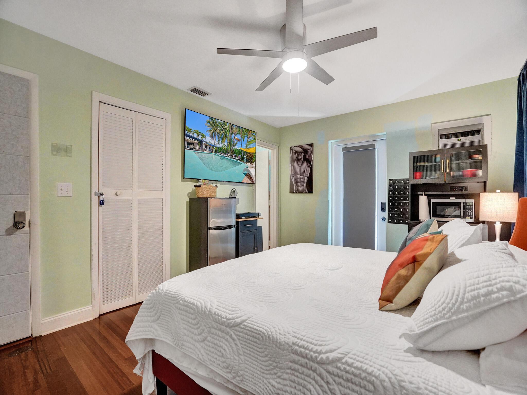 Ne 17th Ter, Oakland Park, FL 33334