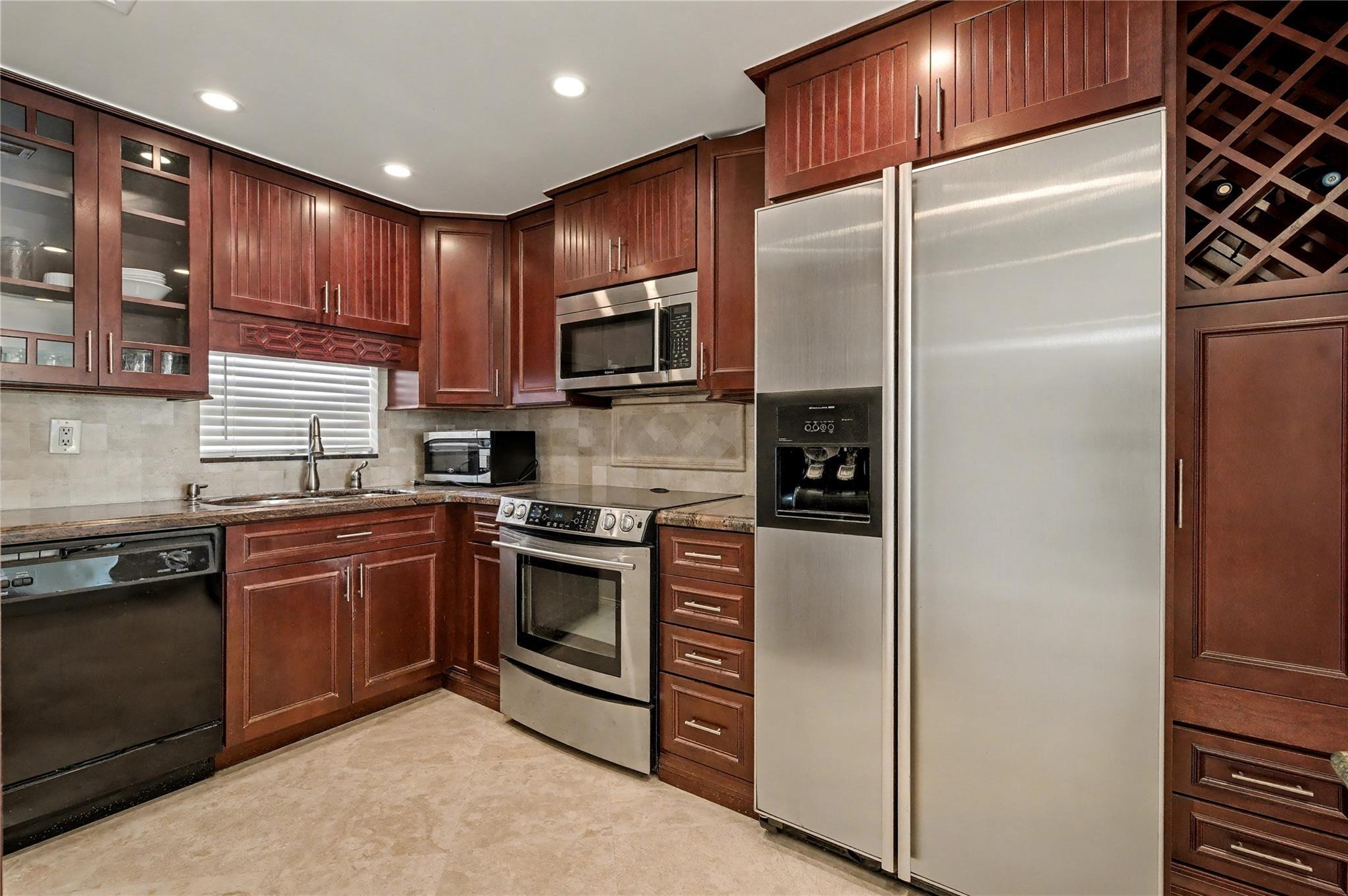 S Hollybrook Lake Dr, Pembroke Pines, FL 33025