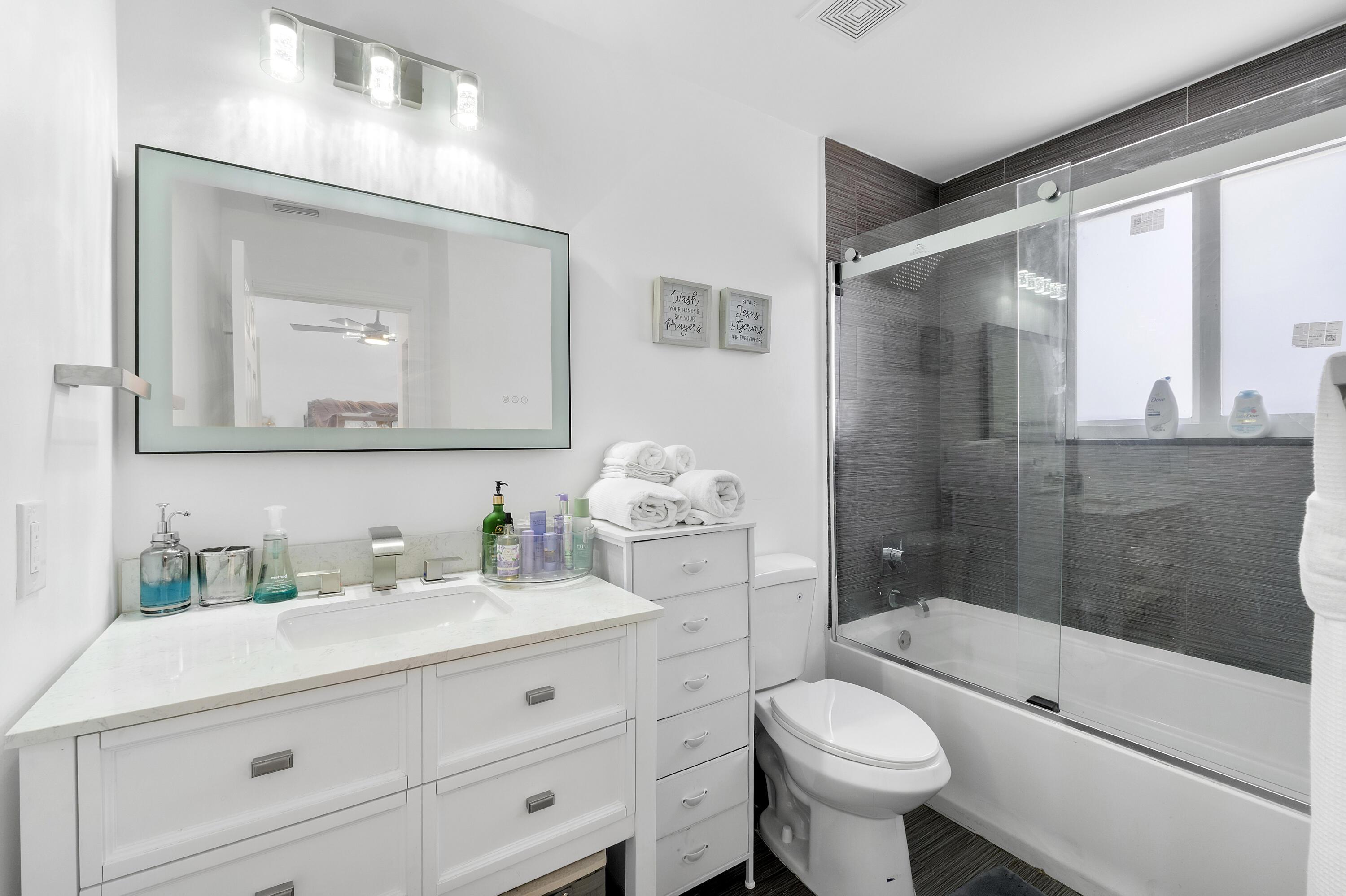 Seagrape Cir, Margate, FL 33063
