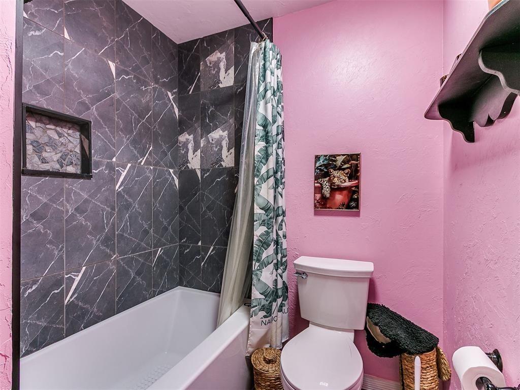 N Lakeway Dr, Warr Acres, OK 73132