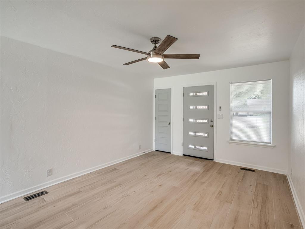 W Wayne St, Edmond, OK 73003