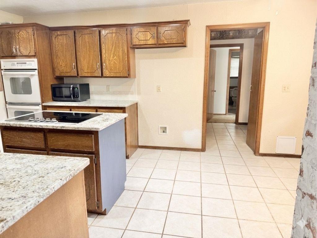 Hastings Ave, Yukon, OK 73099