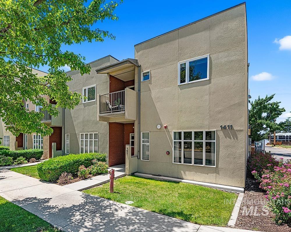 W Grand Ave, Boise, ID 83702