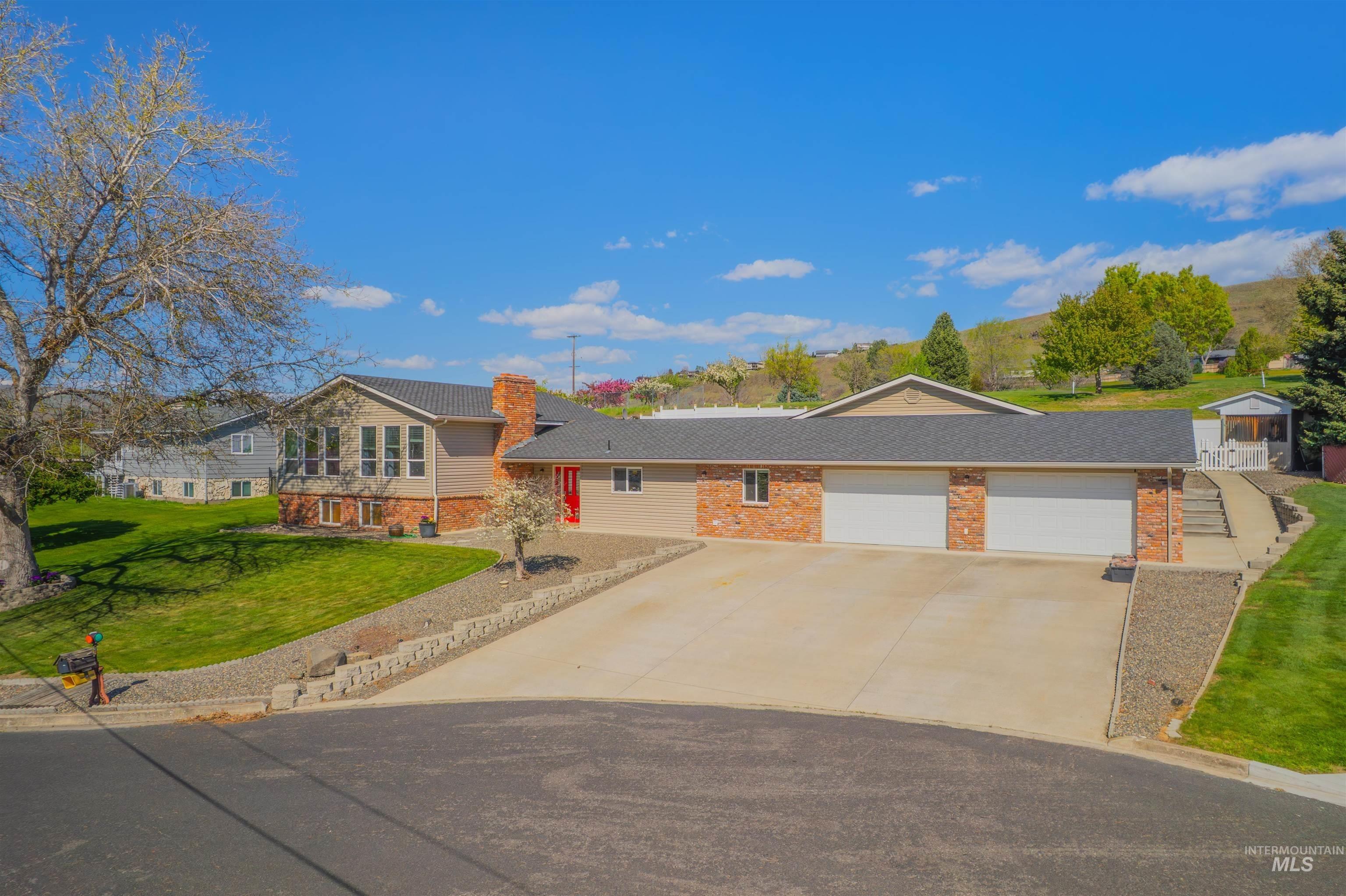 Bluebird Cir, Lewiston, ID 83501