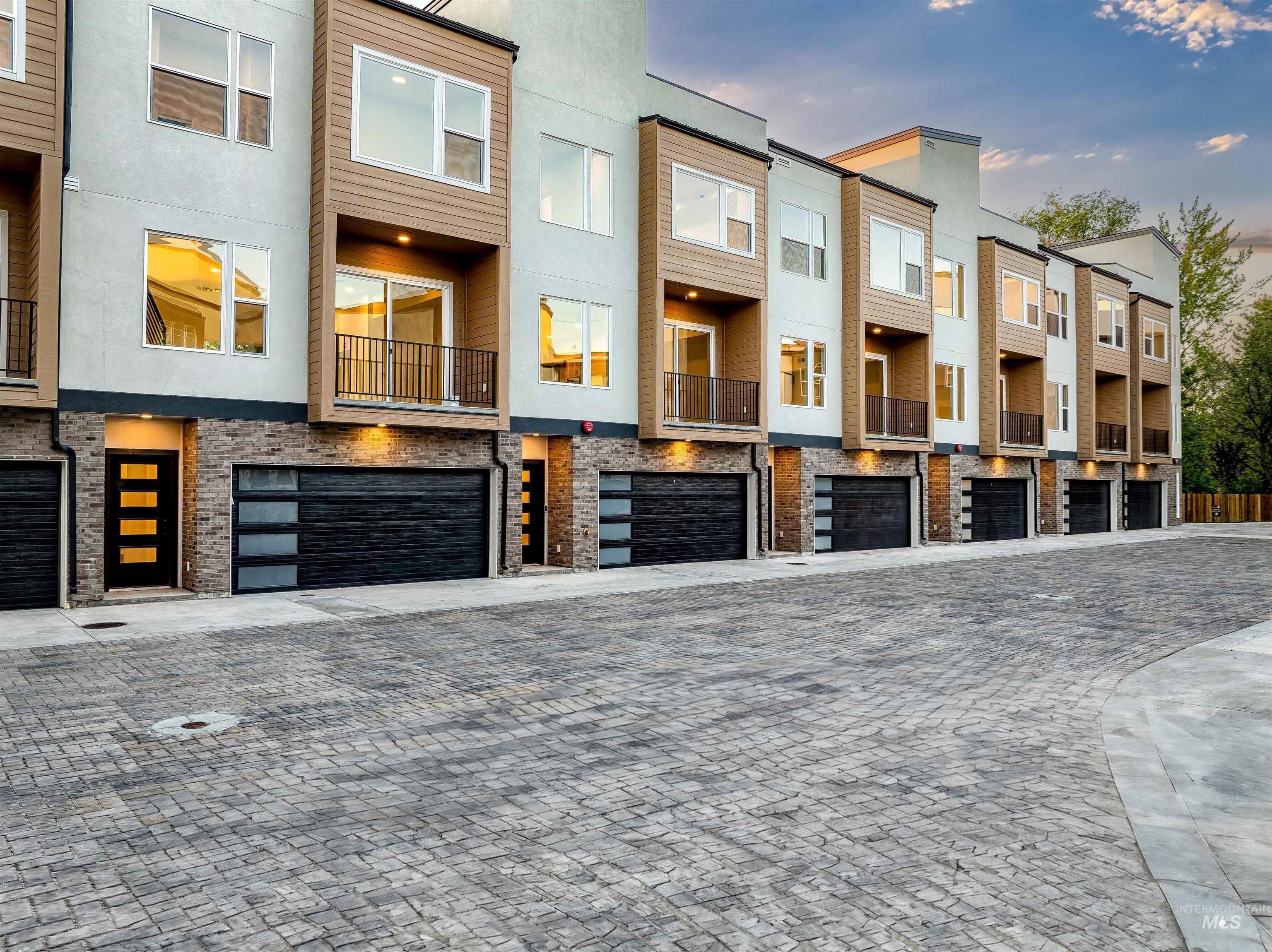 S Mackinnon Ln, Boise, ID 83706