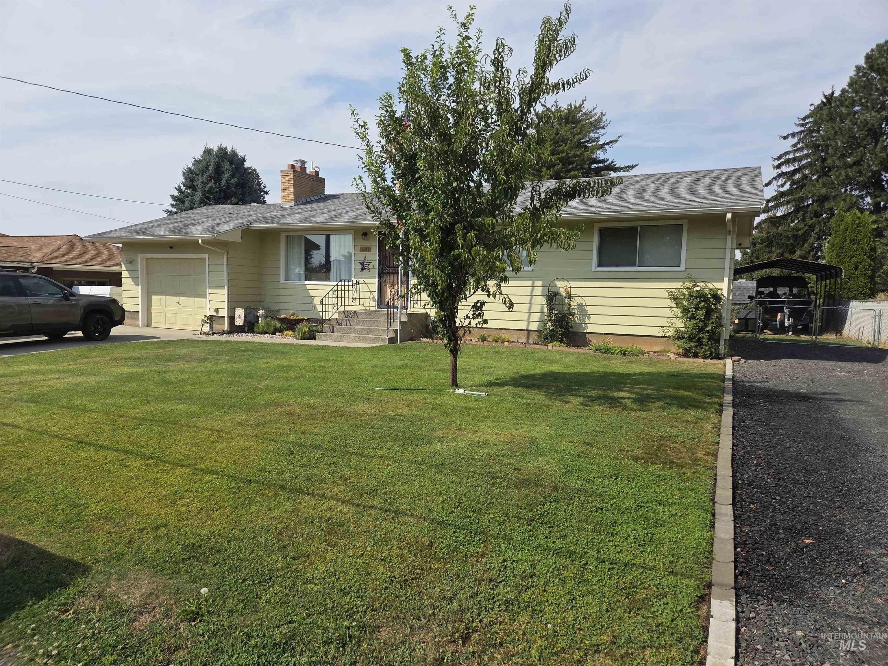 Linden Dr, Lewiston, ID 83501