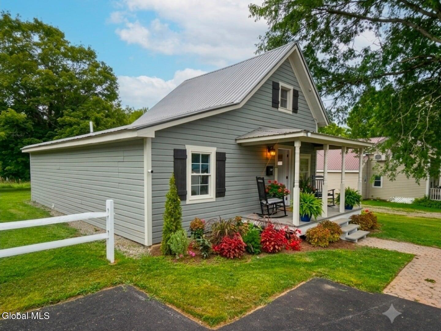 Alden Ave, Warrensburg, NY 12885
