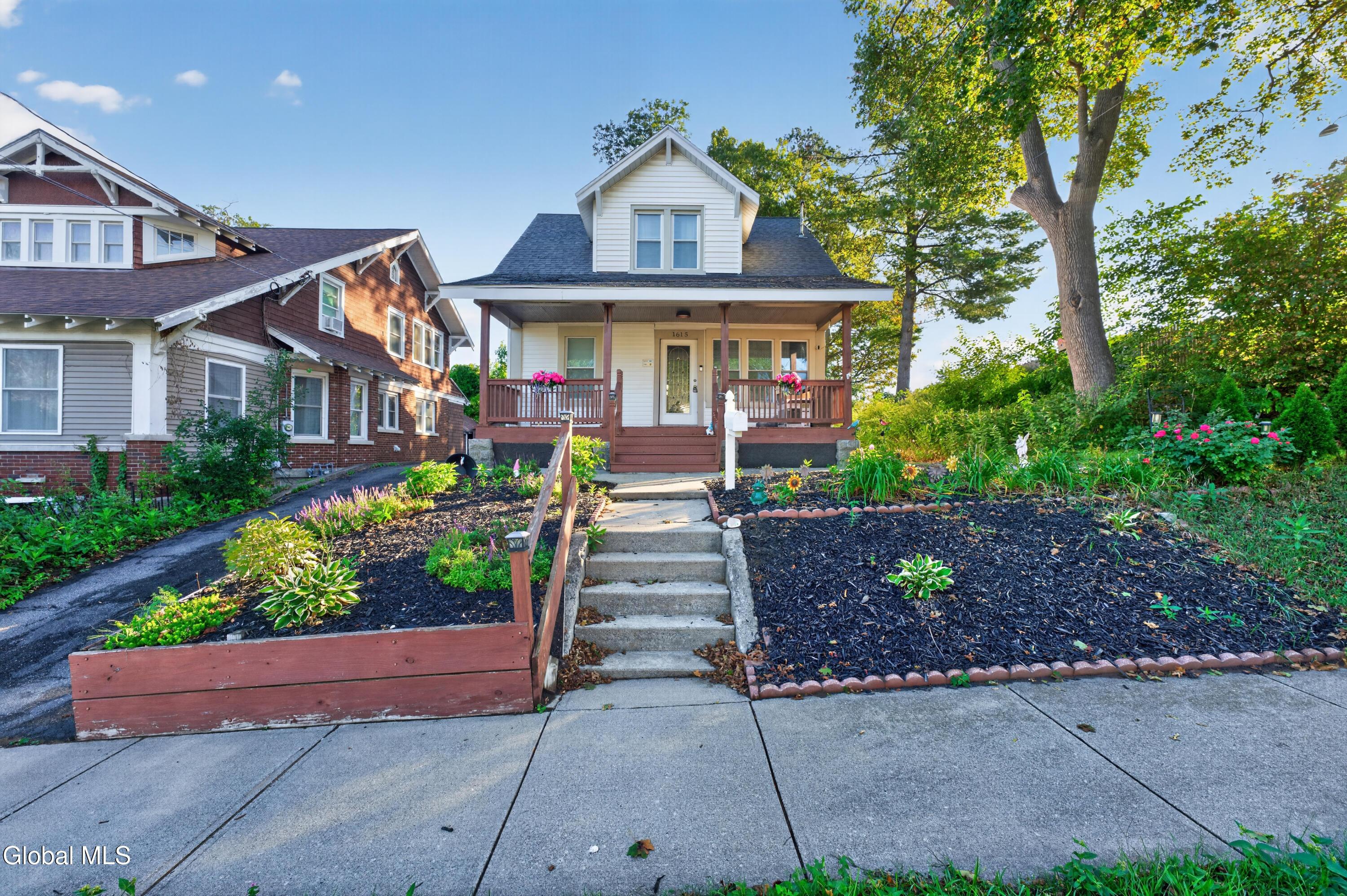 Bradley St, Schenectady, NY 12304
