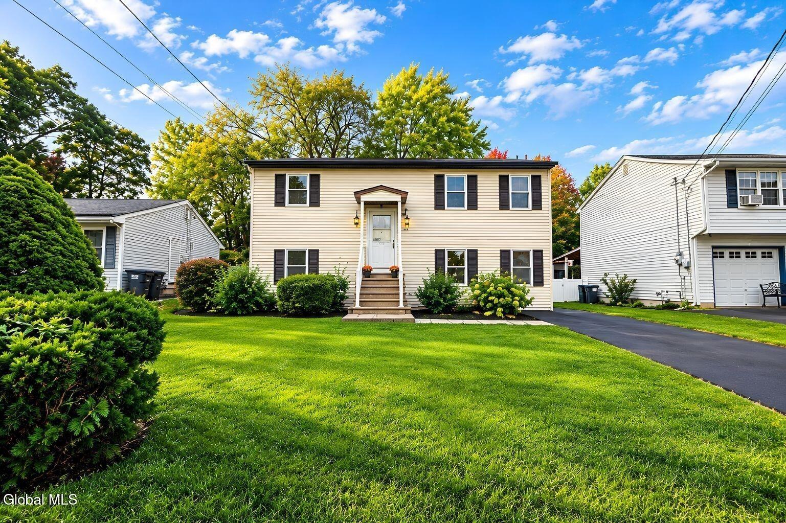 Broadway, Latham, NY 12110