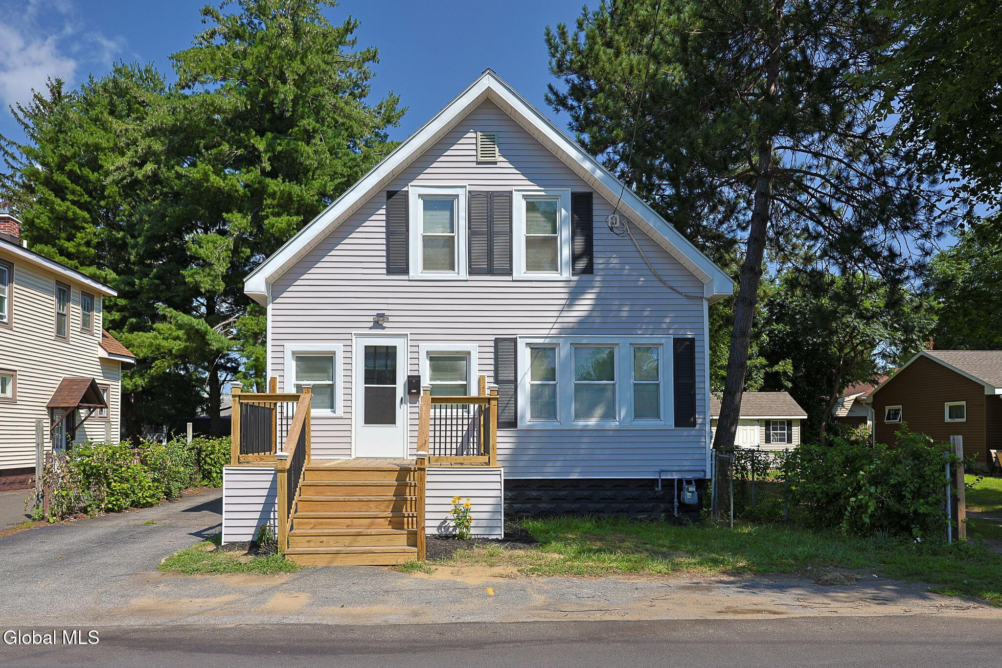 Tulip St, Schenectady, NY 12306
