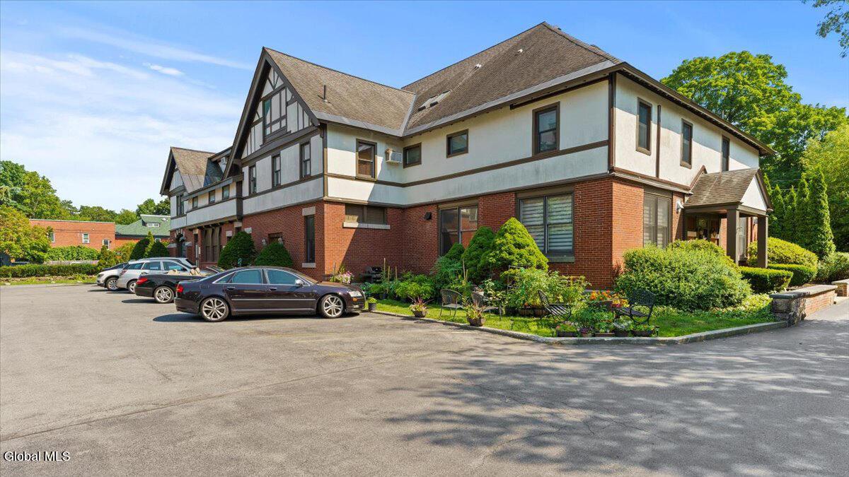 Clark St, Saratoga Springs, NY 12866
