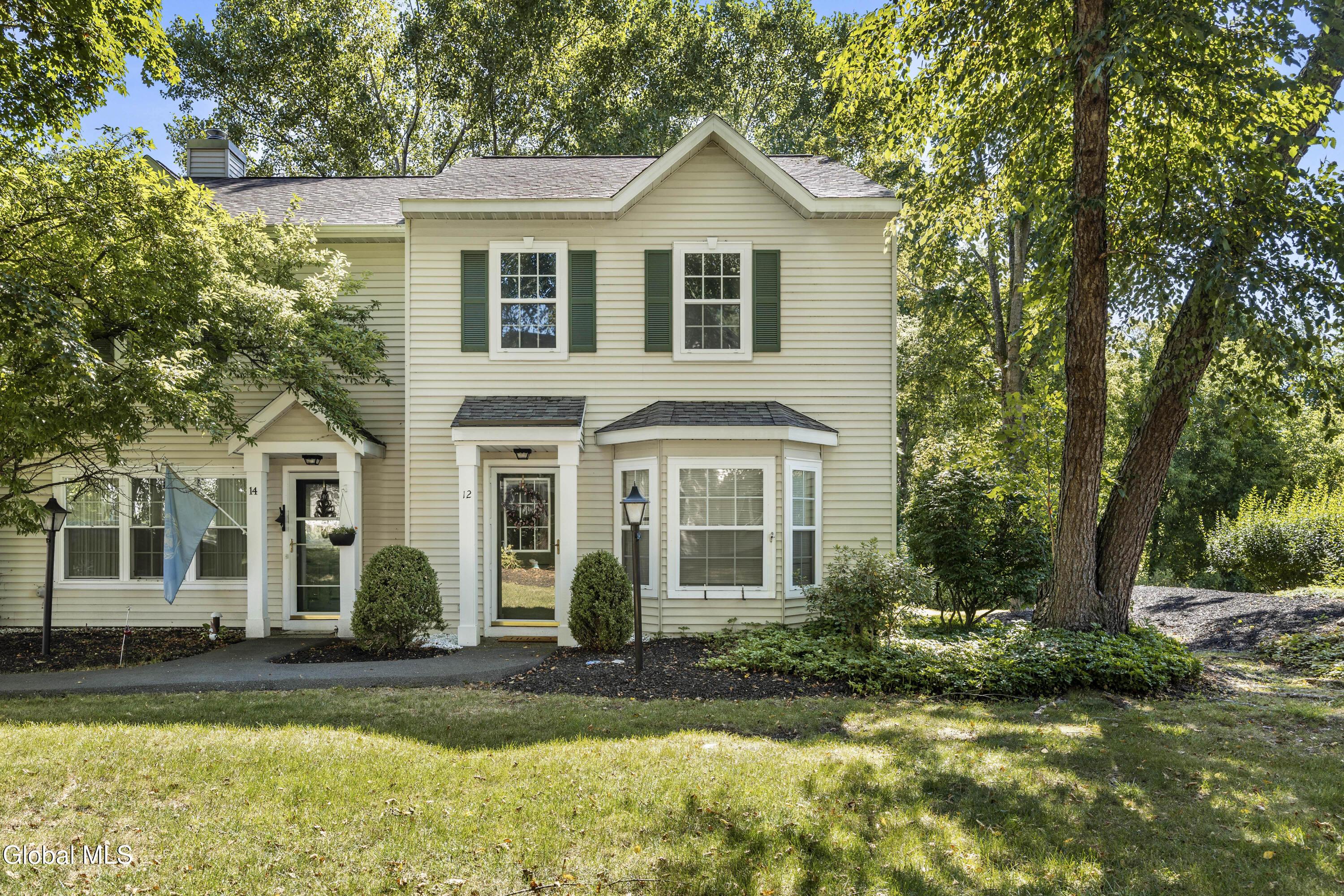 Hilltop Ct, Troy, NY 12182