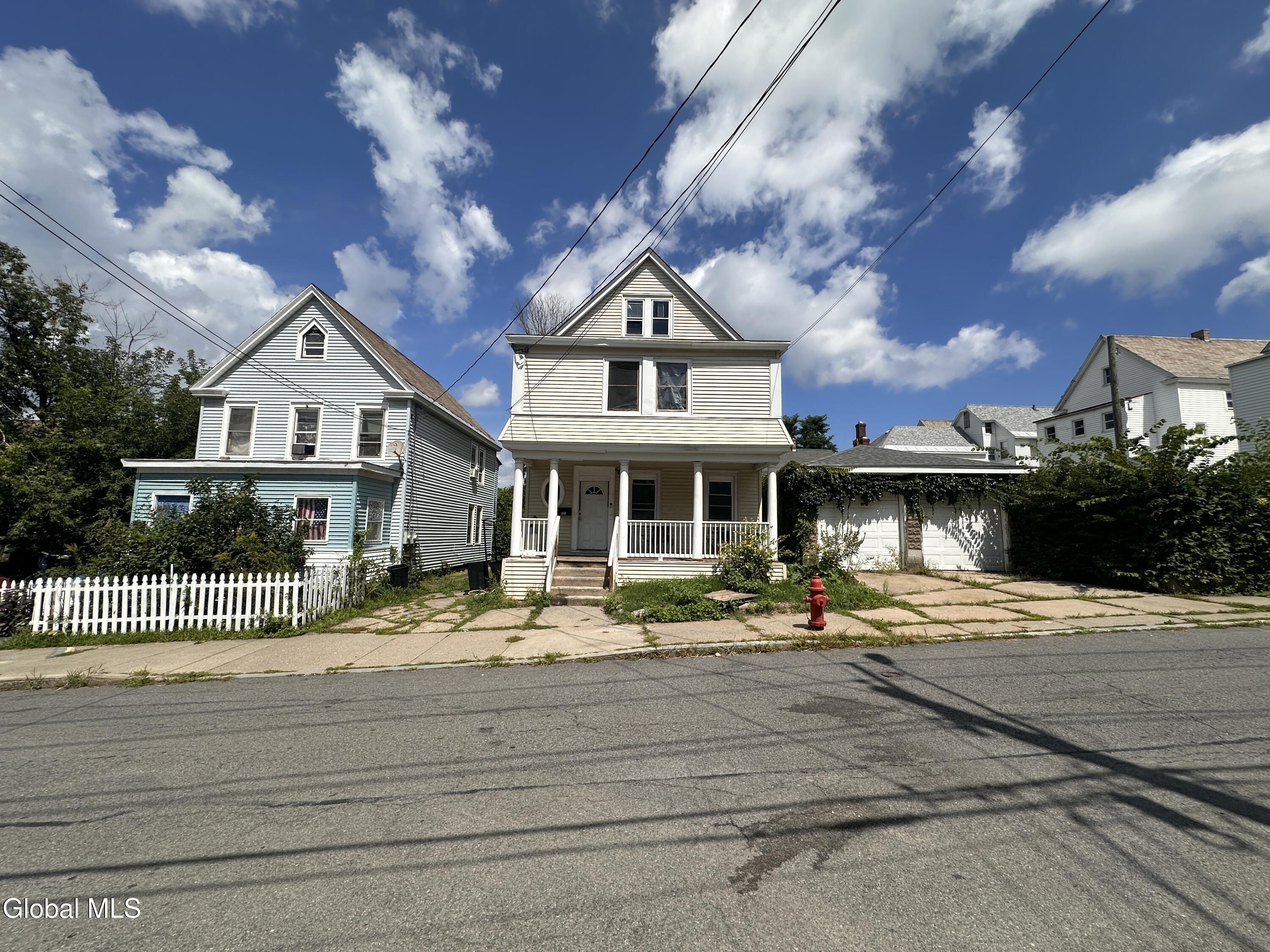 Lang St, Schenectady, NY 12308